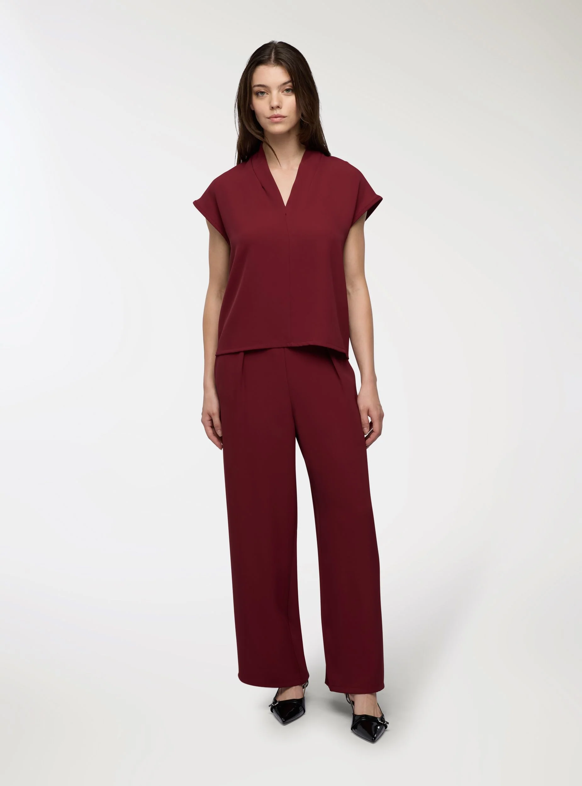 Blusa a tinta unita con scollo a V