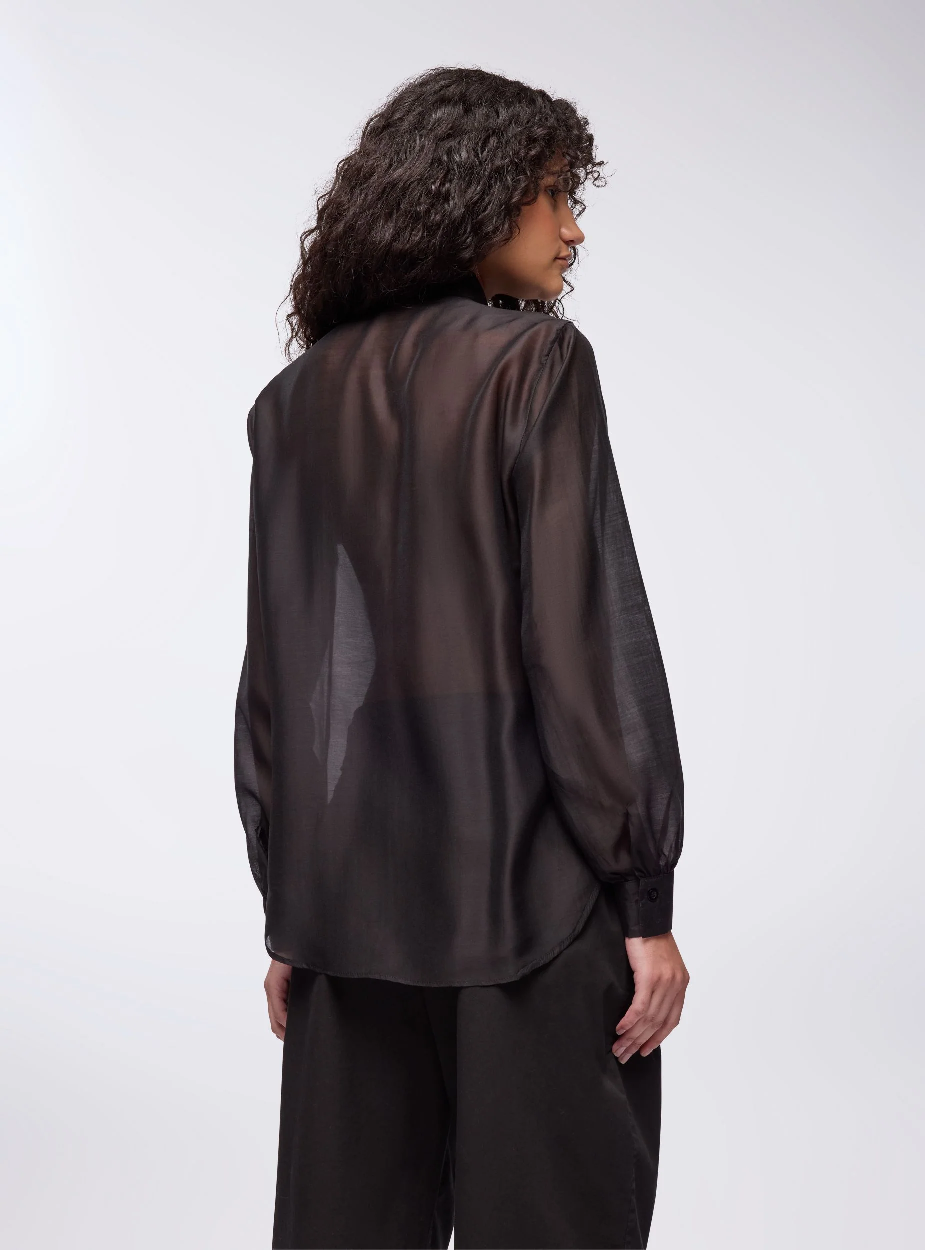 Blusa con nodo decorativo - Image 2