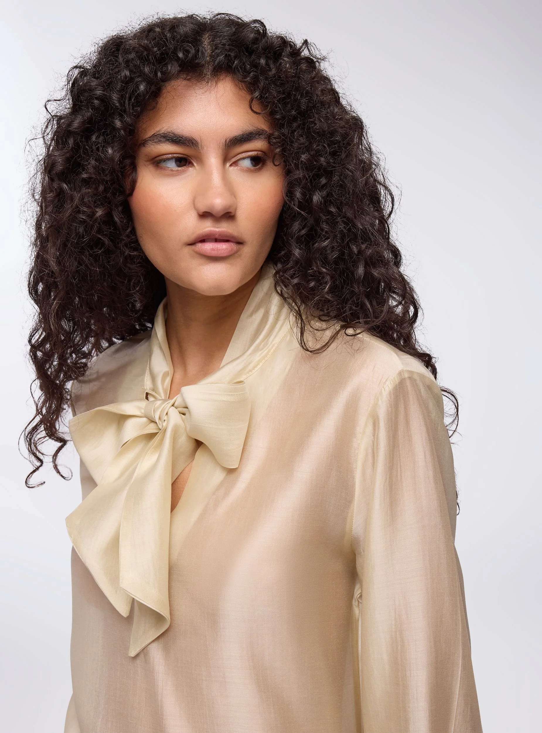 Blusa con nodo decorativo - Image 2