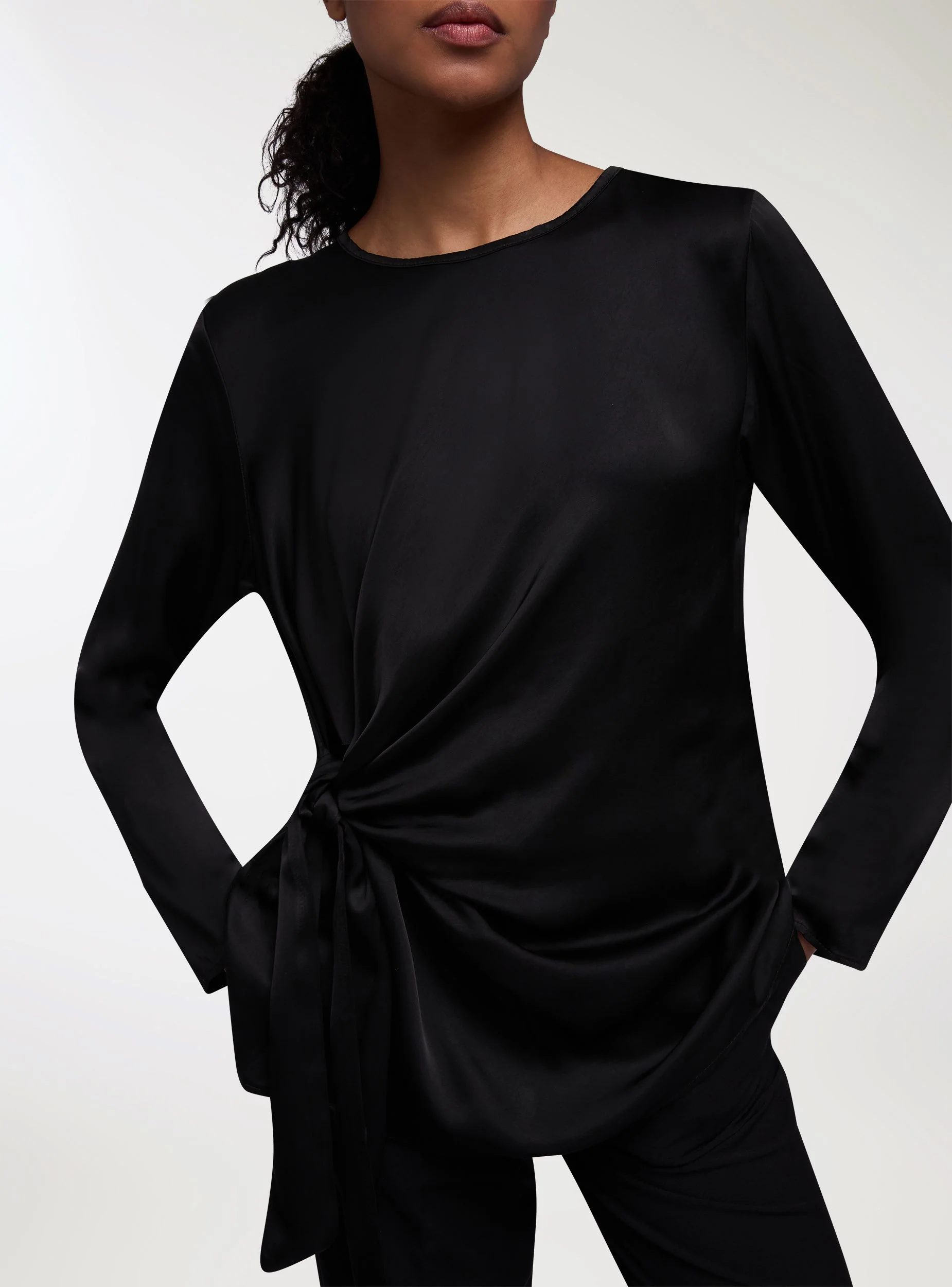 Blusa con nodo laterale
