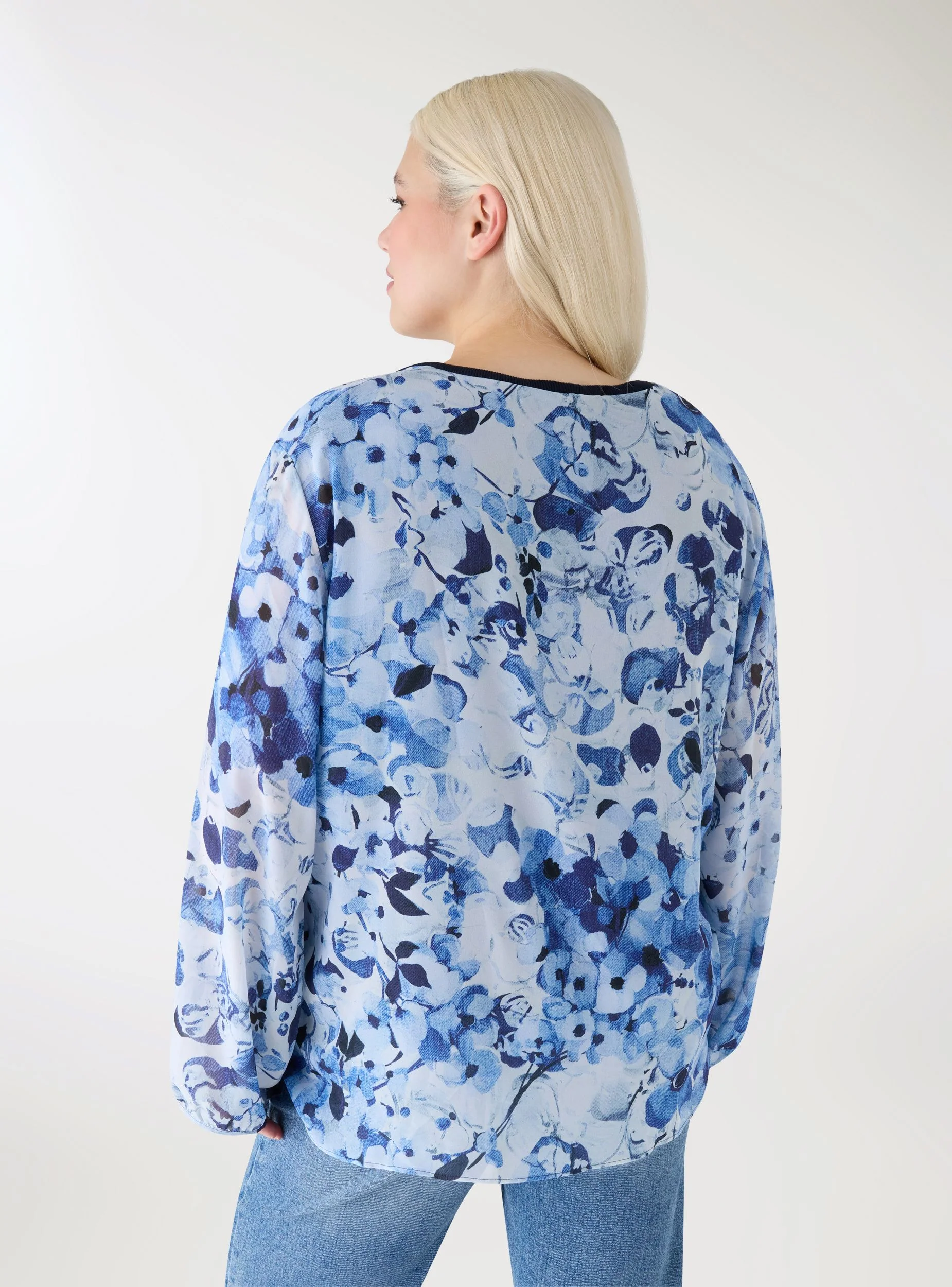 Blusa con scollo a V a fiori - Image 2