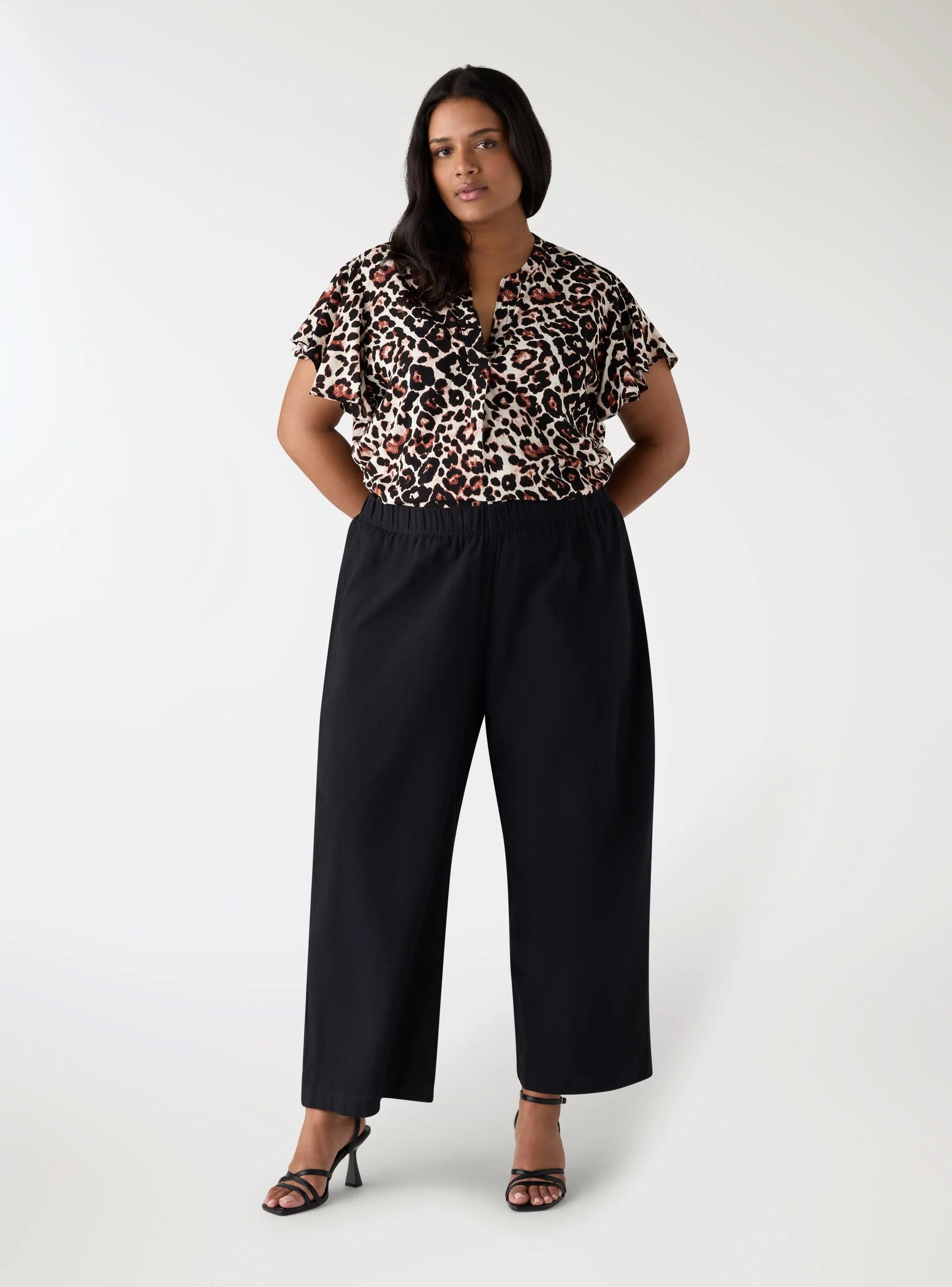 Blusa con scollo a V animalier