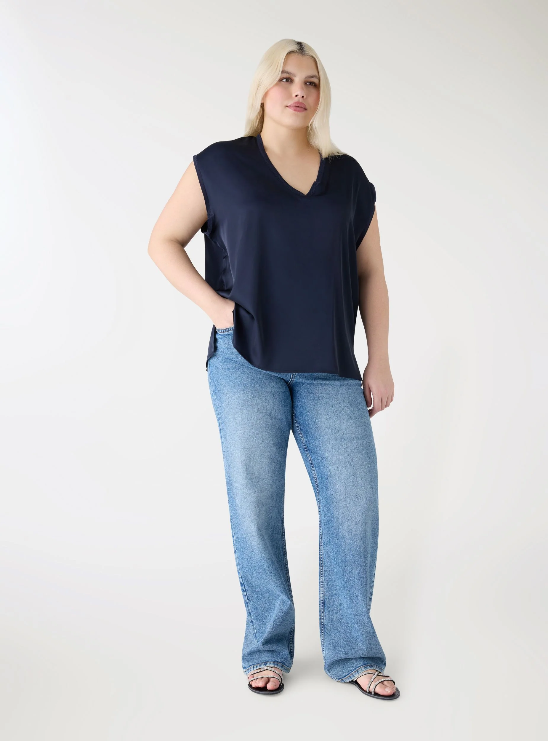 Blusa con scollo a V - Image 2