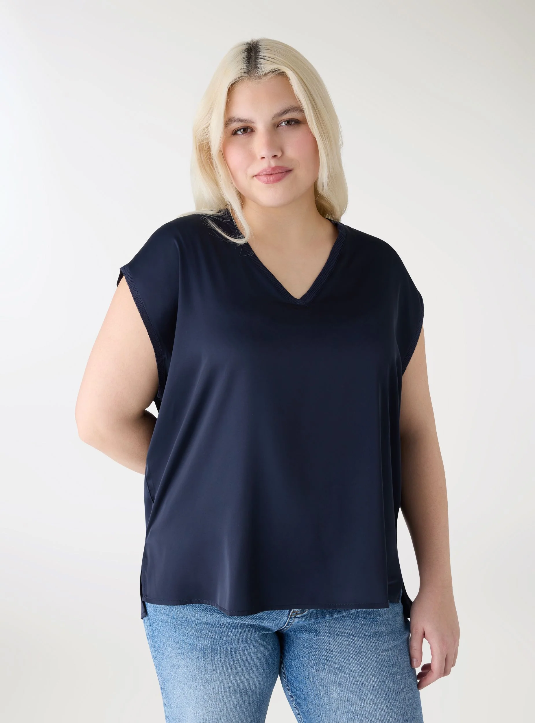 Blusa con scollo a V - Image 3