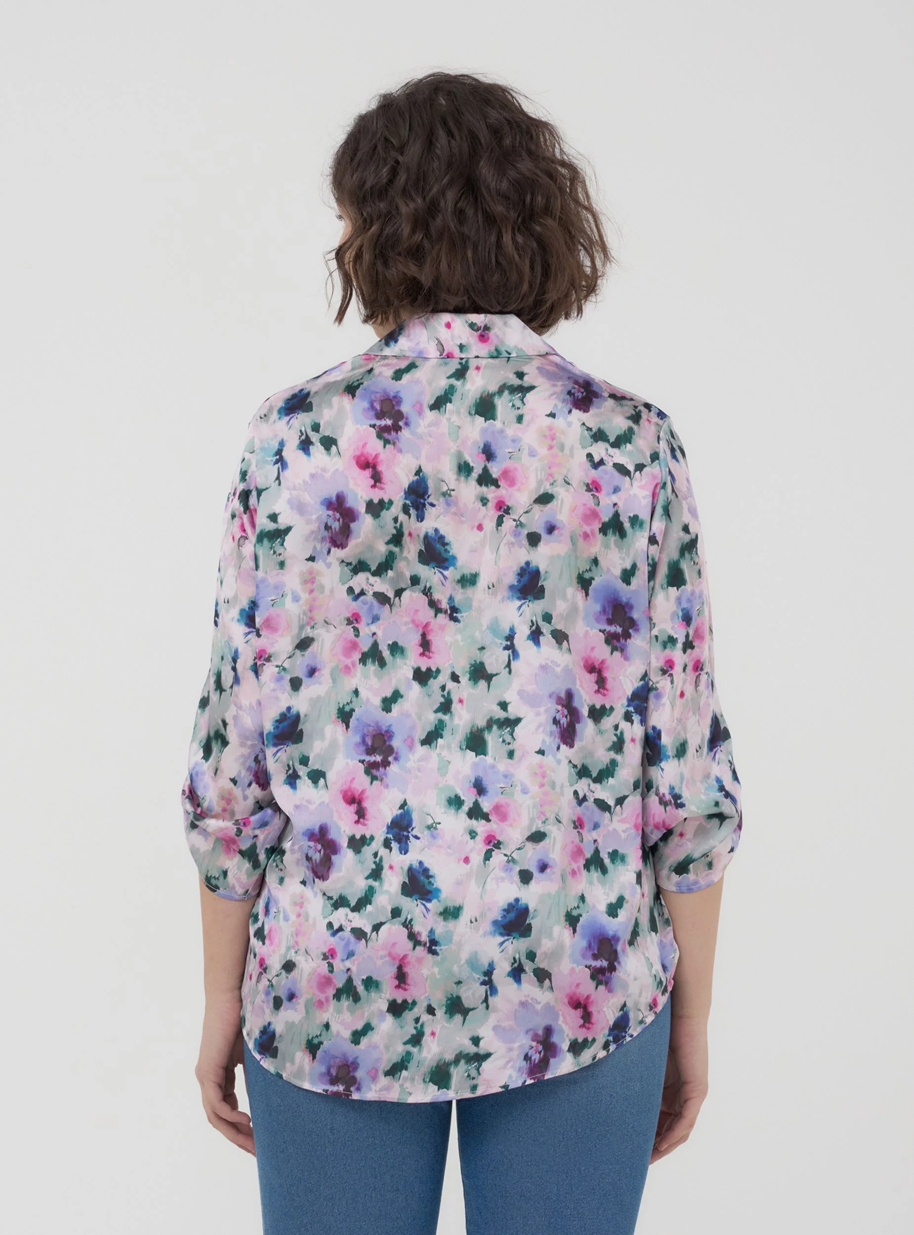 Blusa floreale con scollo a v e revers - Image 2