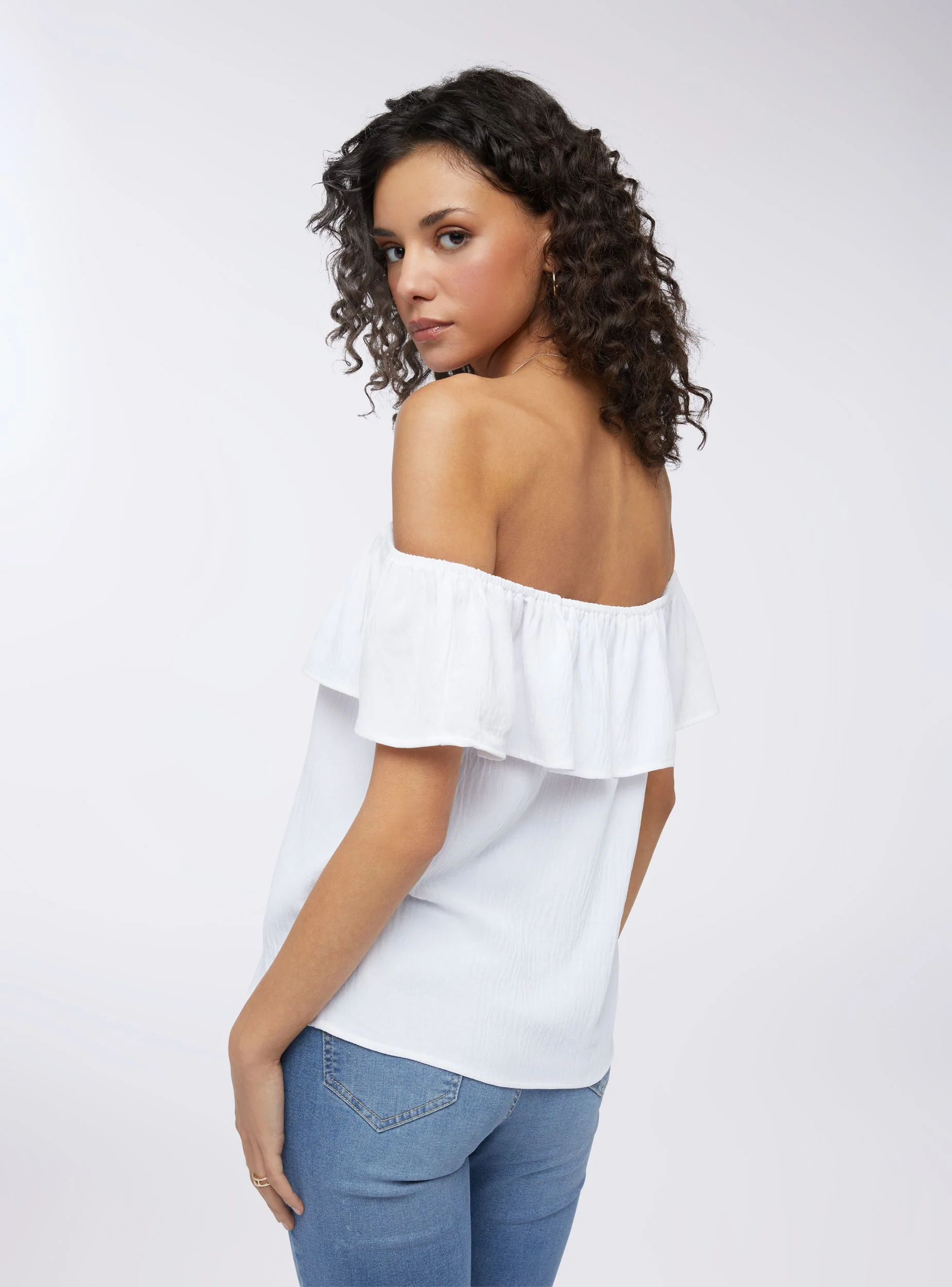 Blusa spalle scoperte con balza - Image 2