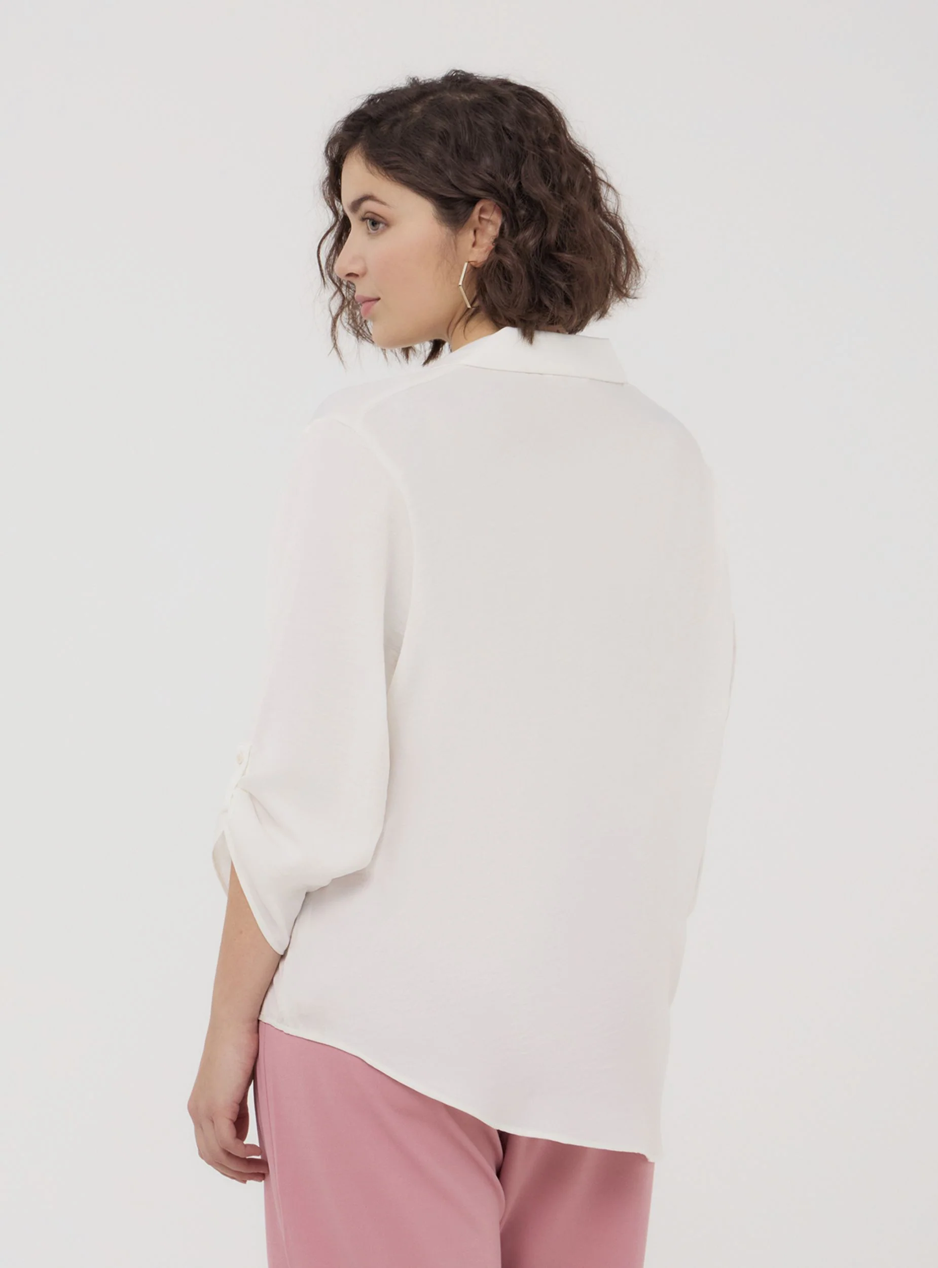Blusa tinta unita con scollo a v - Image 2