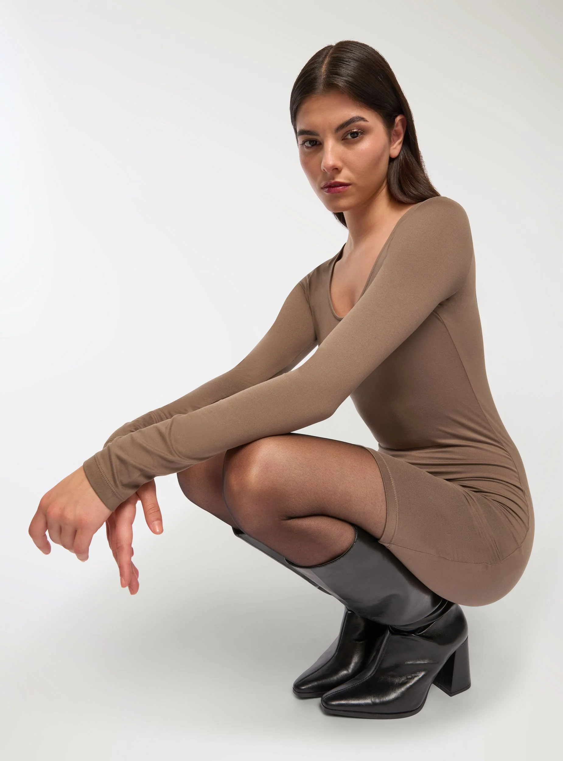 Bodydress scollo ampio in tessuto caldo - Image 2