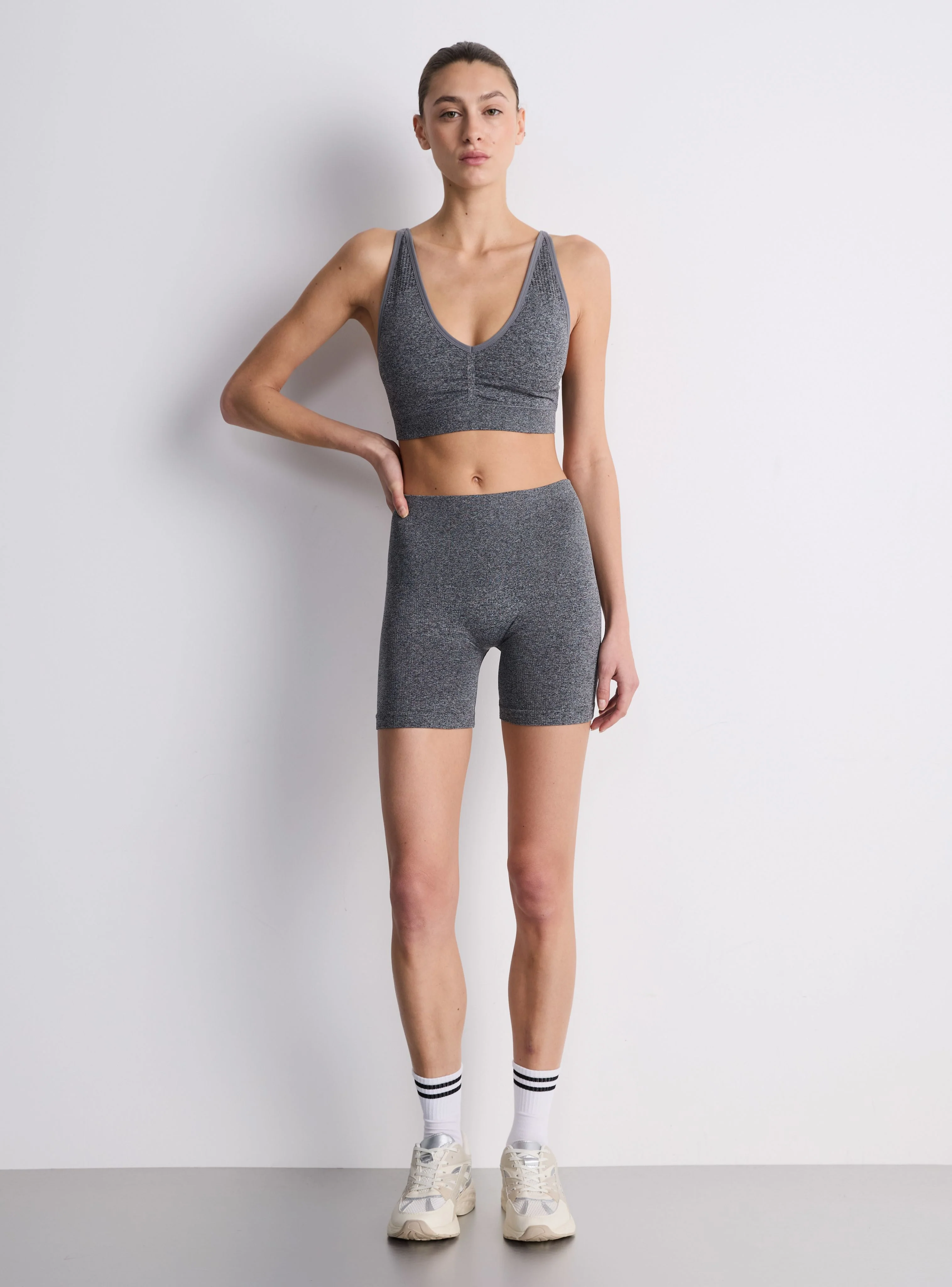 Bra top sportivo con arriccio - Image 2