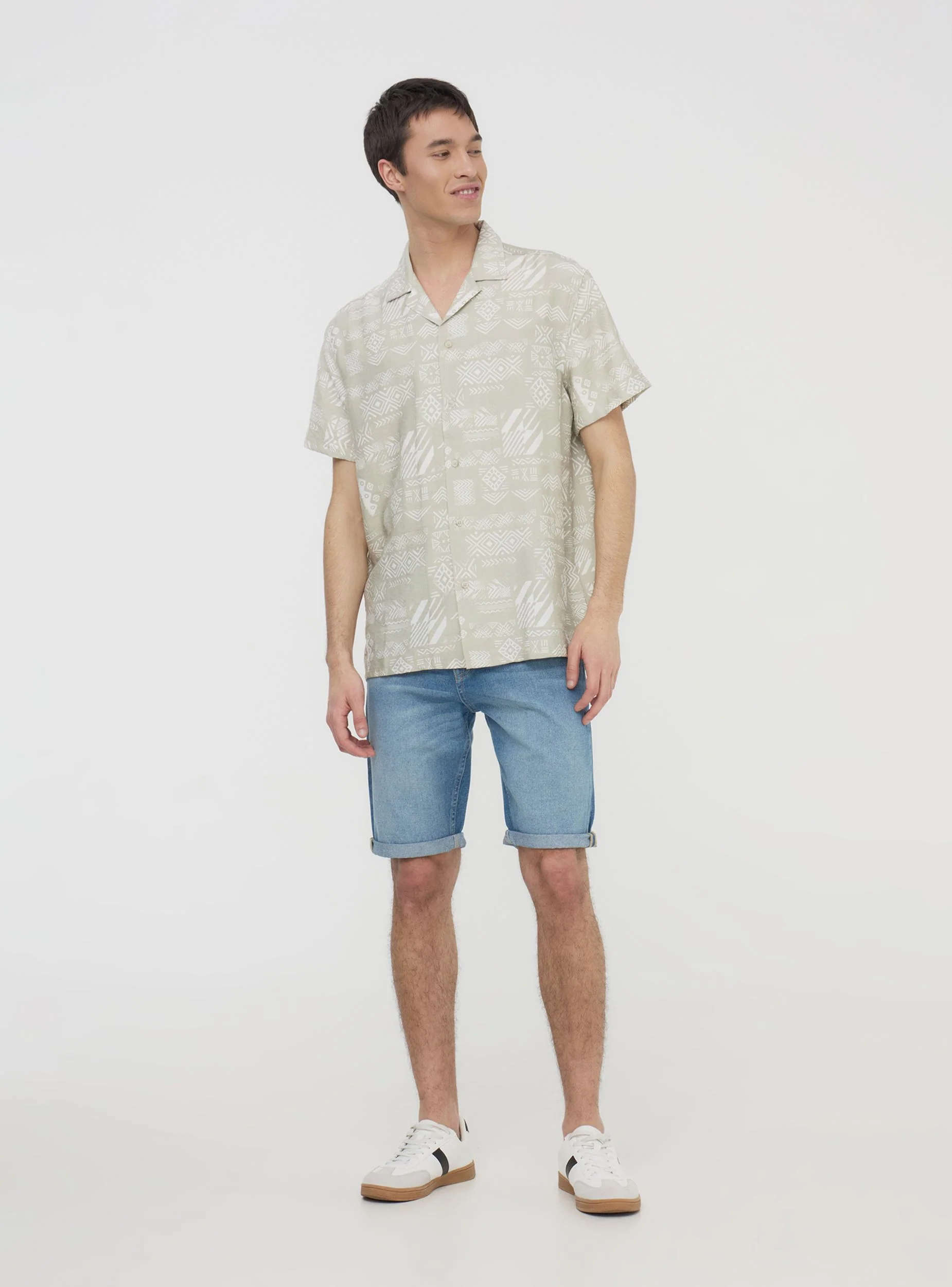 Camicia a fantasia etnica
