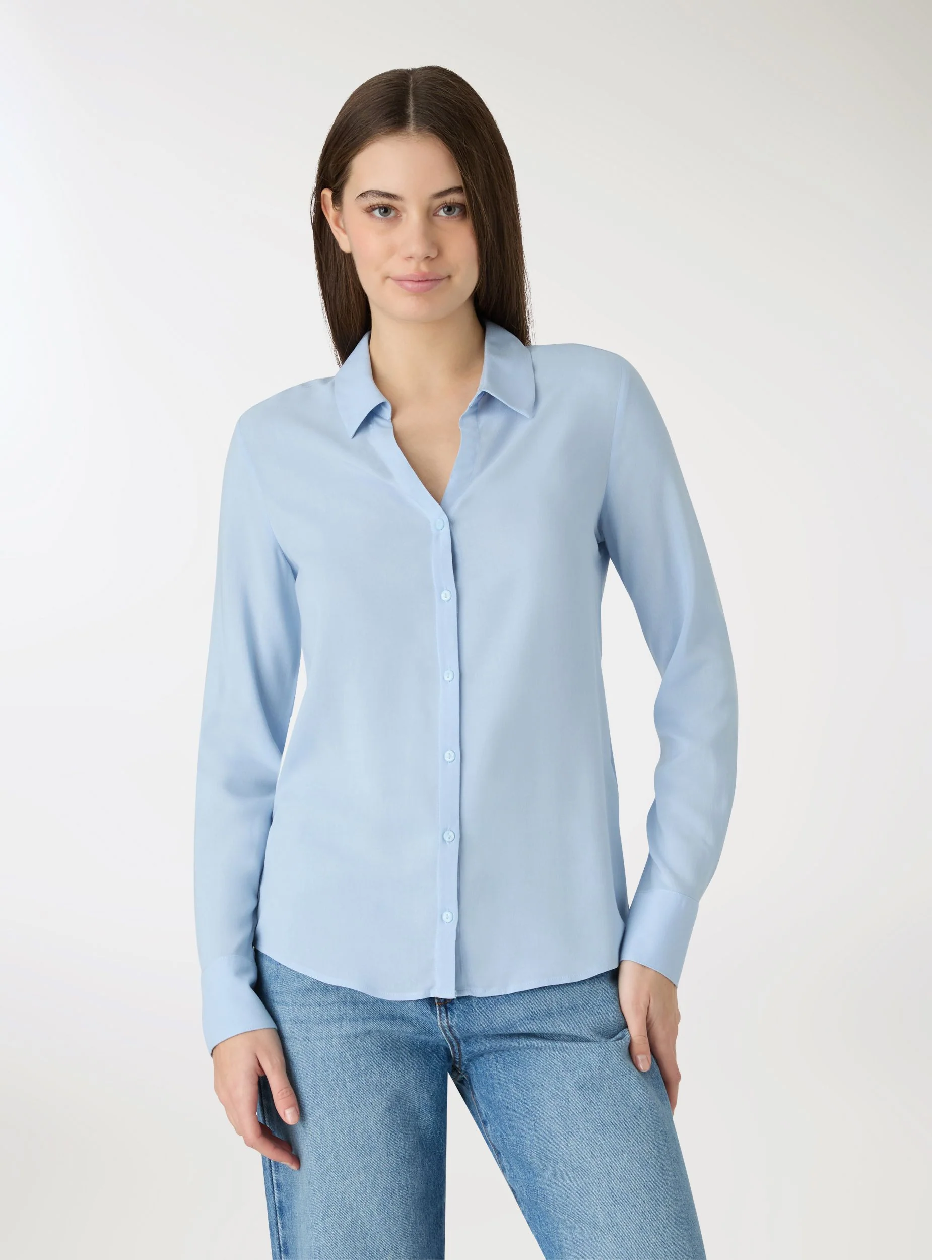 Camicia a tinta unita con colletto aperto