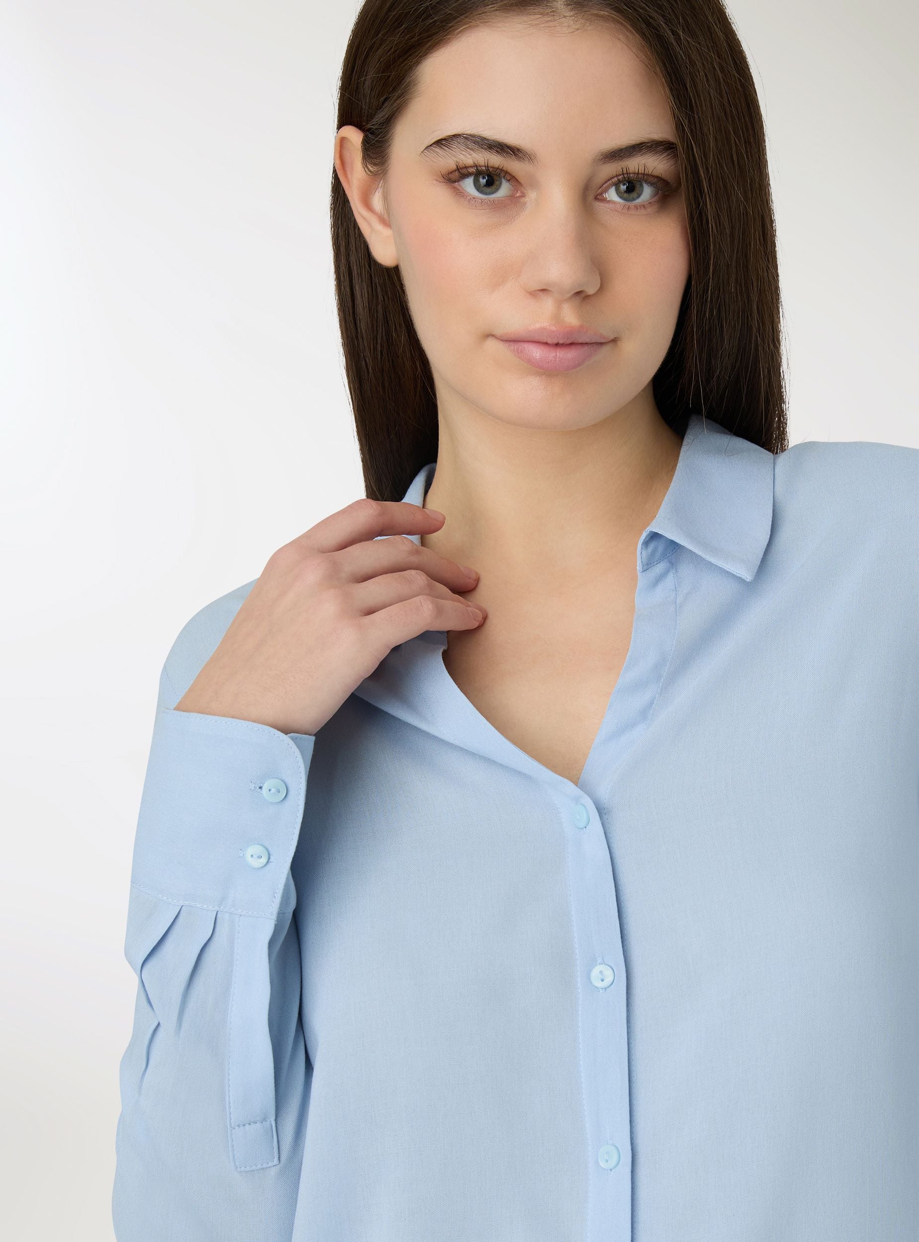 Camicia a tinta unita con colletto aperto - Image 4