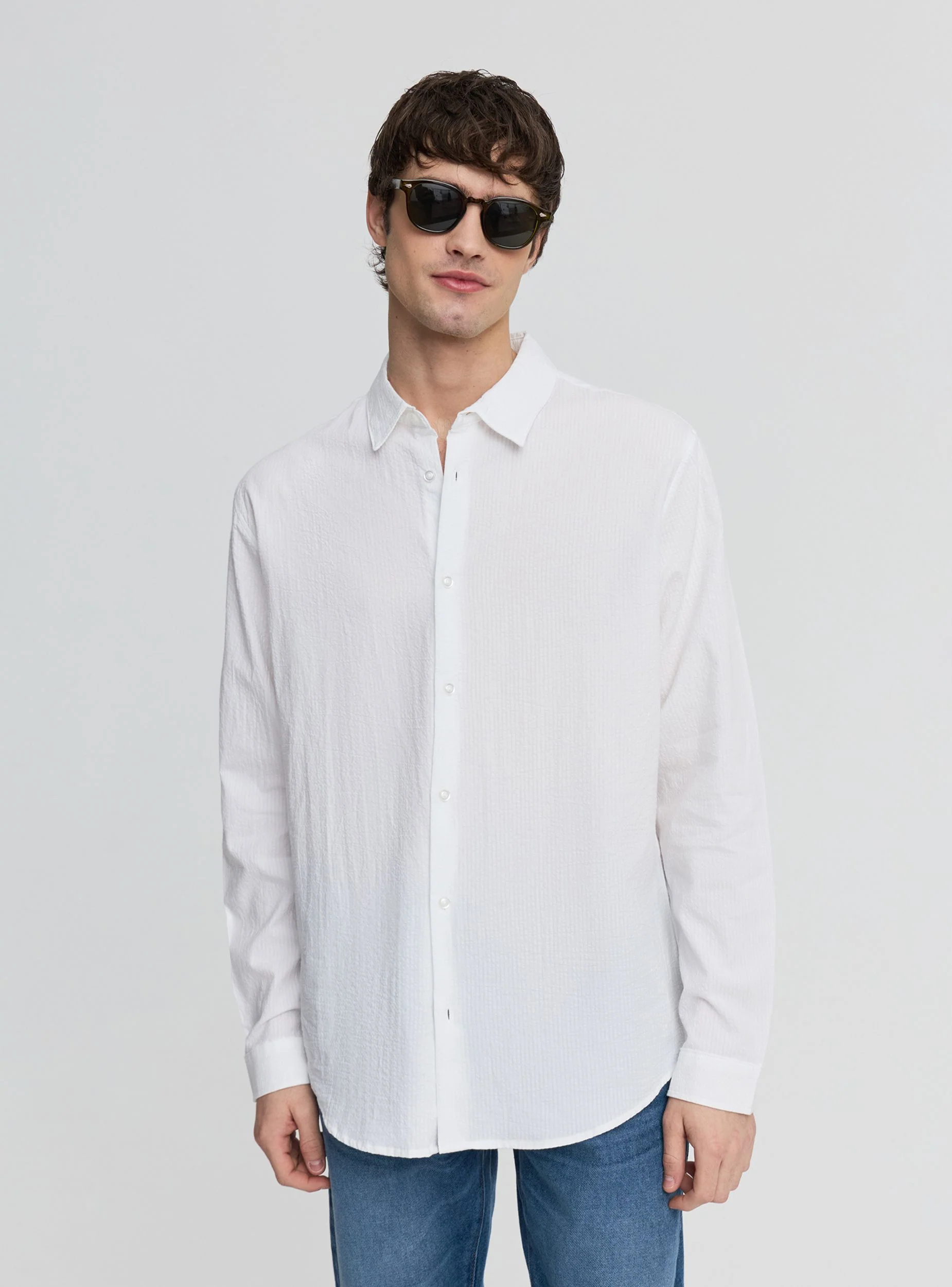 Camicia a tinta unita effetto stropicciato