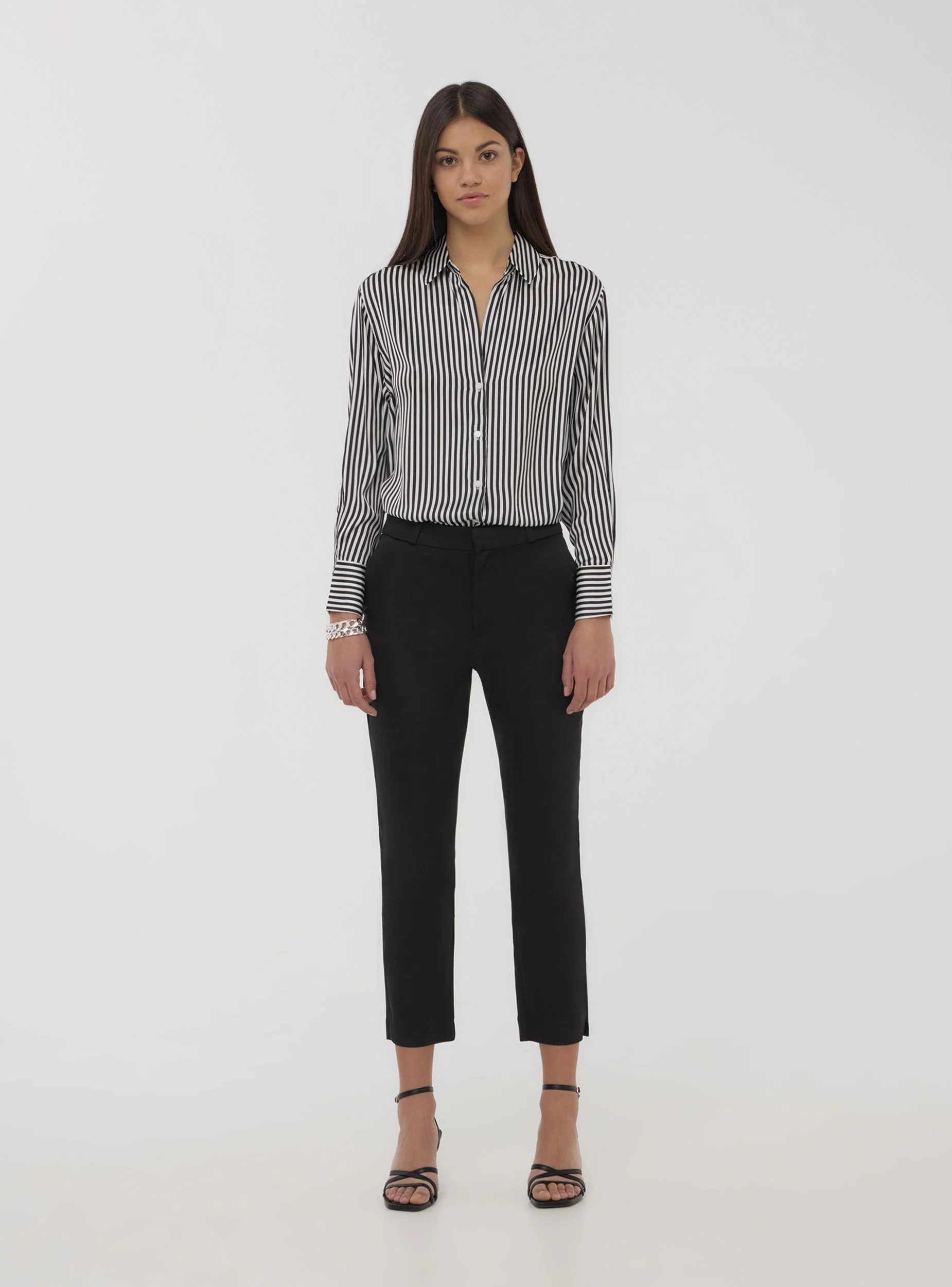 Camicia ampia a righe effetto raso