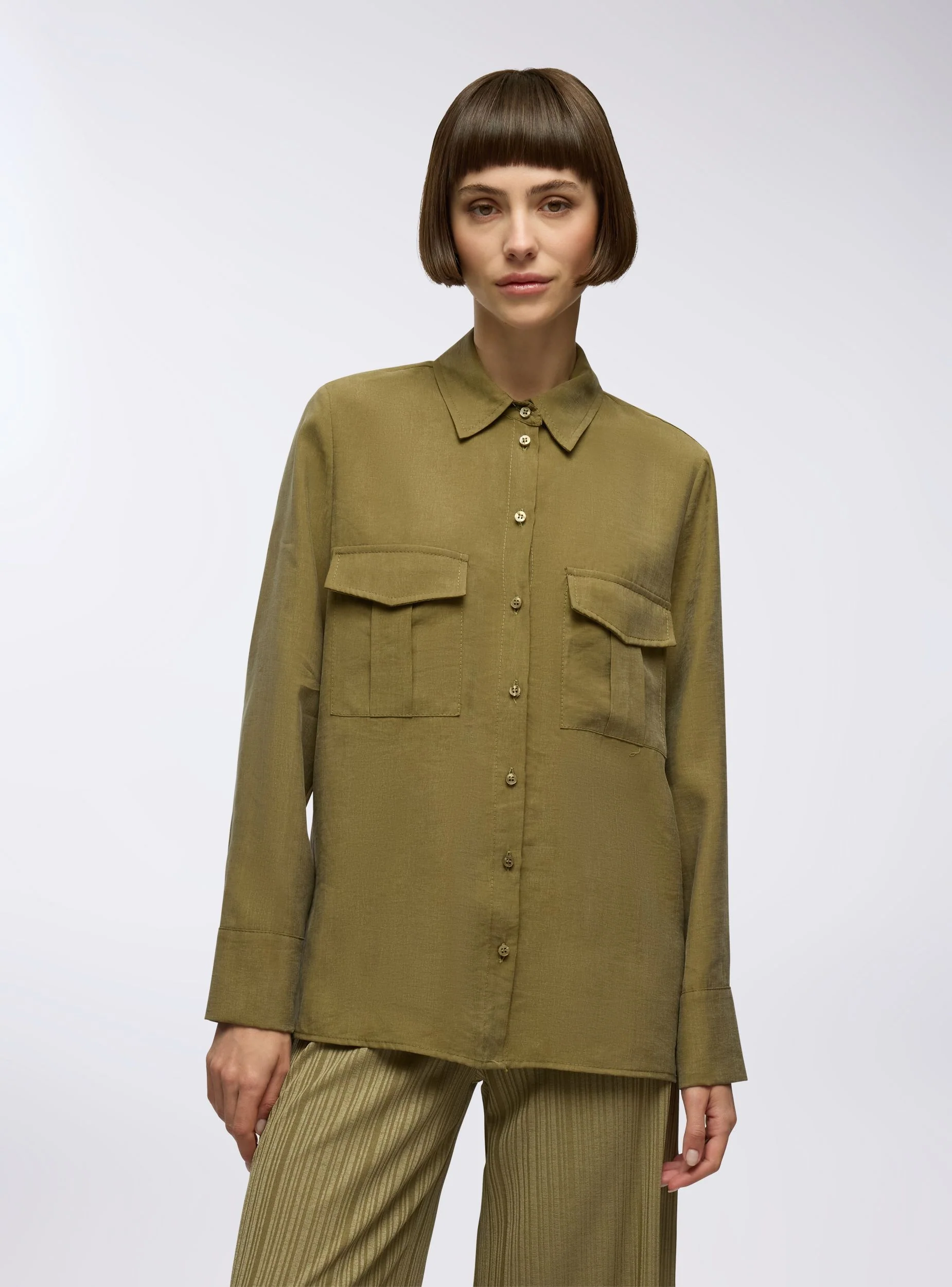 Camicia ampia con tasche applicate - Image 3