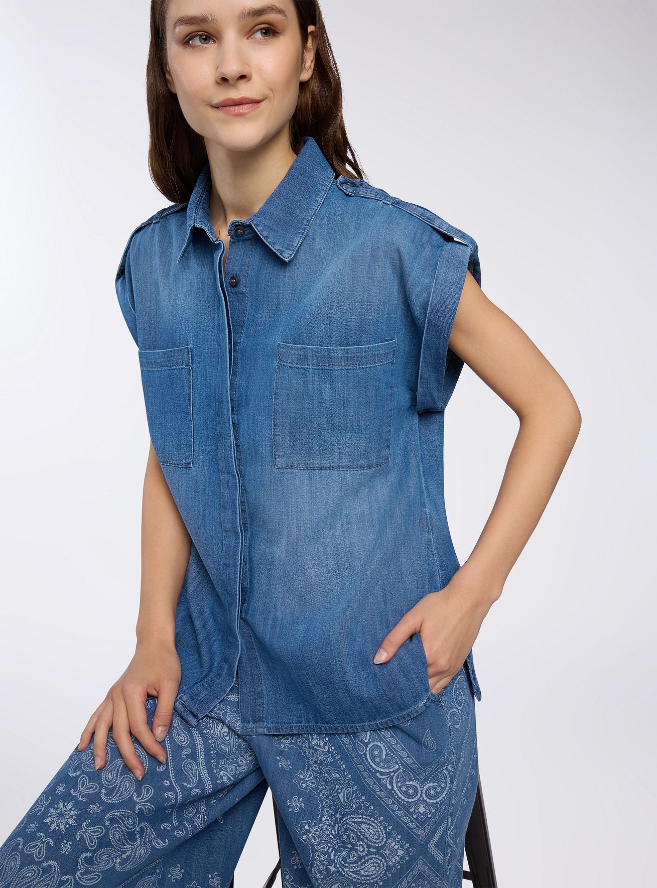 Camicia ampia in denim - Image 4