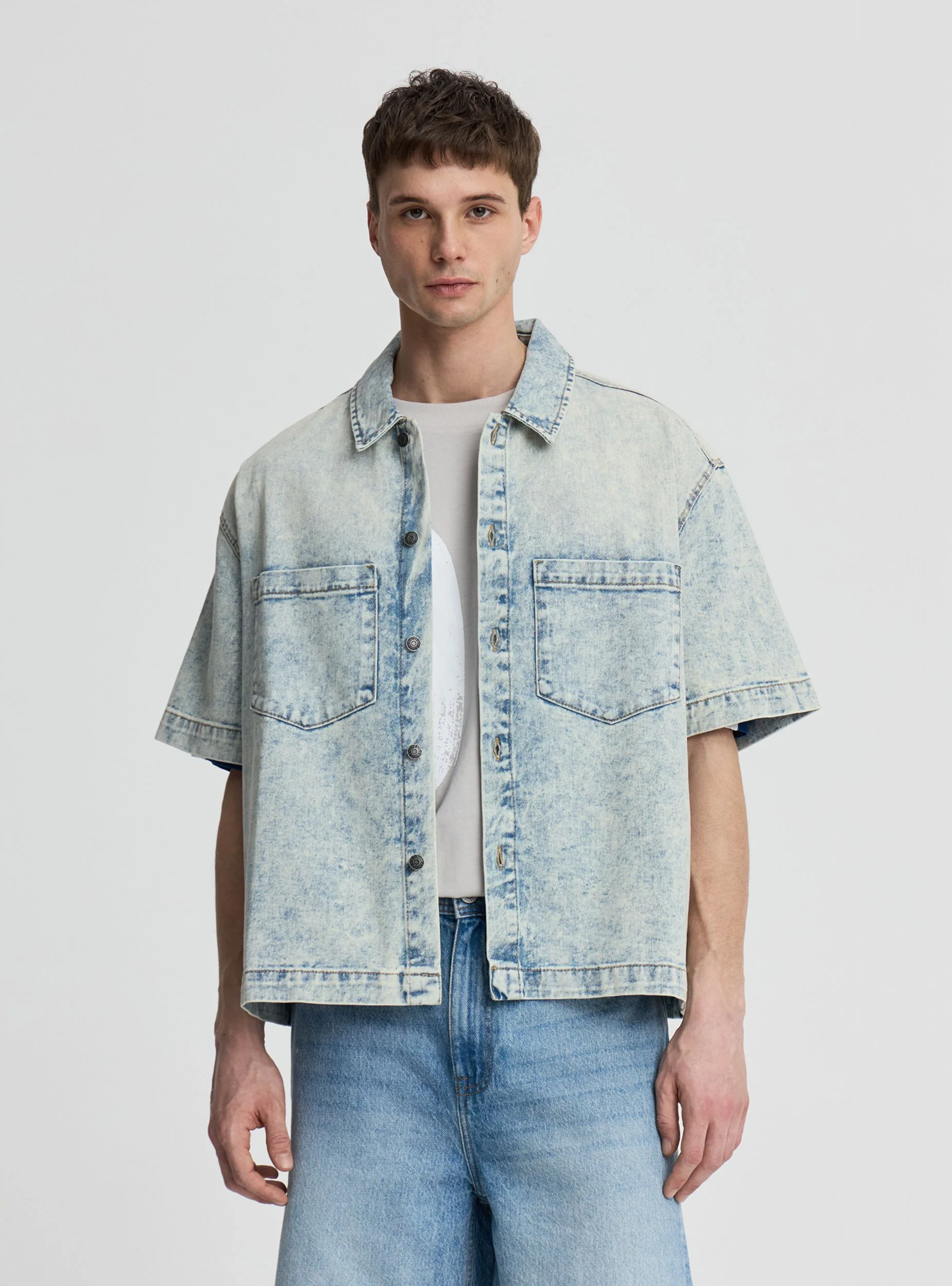 Camicia boxy fit in denim con tasche - Image 2