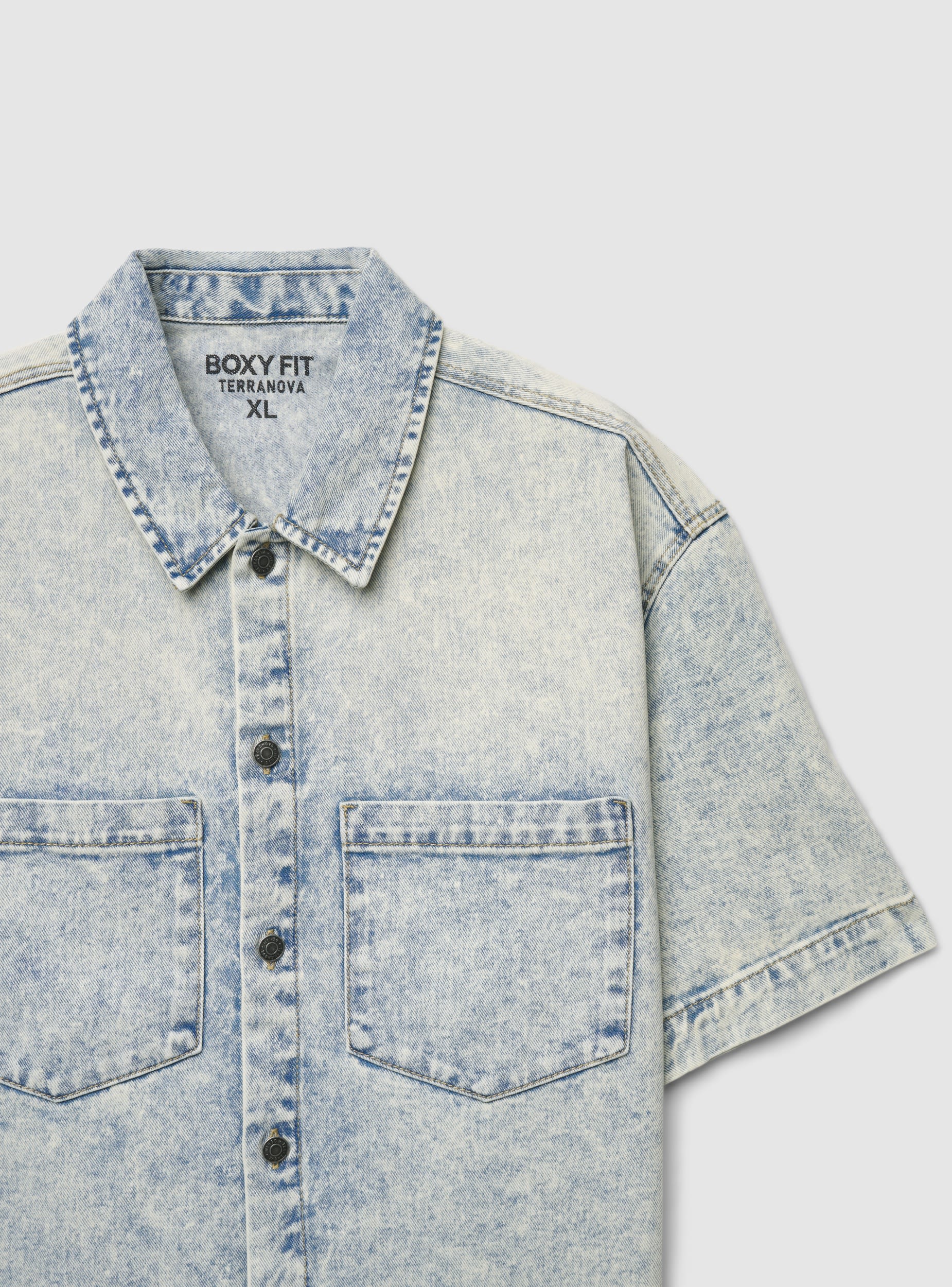 Camicia boxy fit in denim con tasche - Image 7