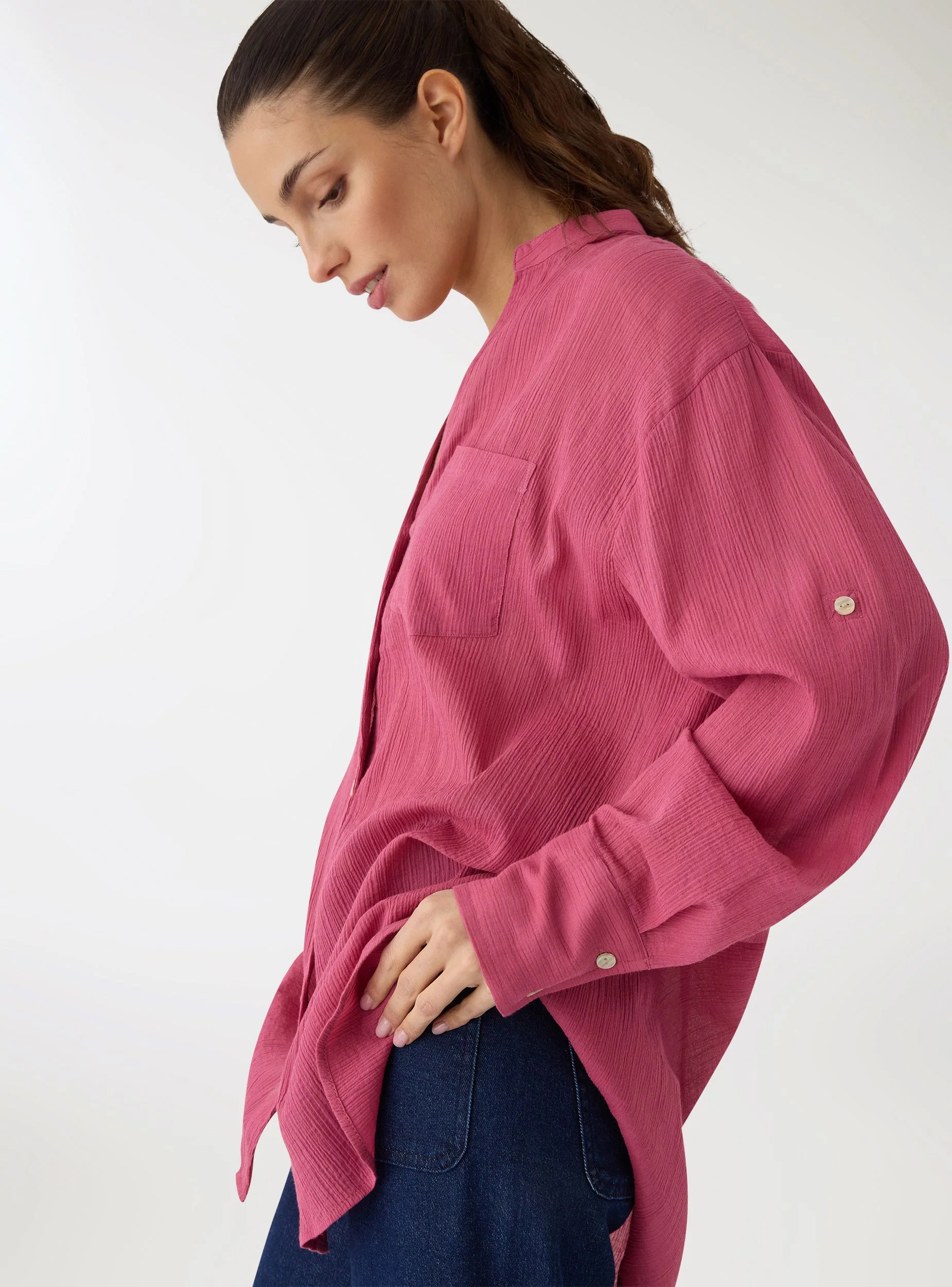 Camicia con collo coreana e taschini - Image 4