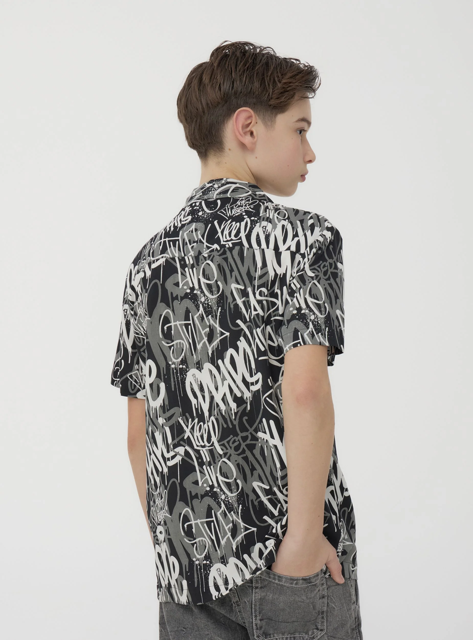 Camicia con fantasia scritte graffiti - Image 3