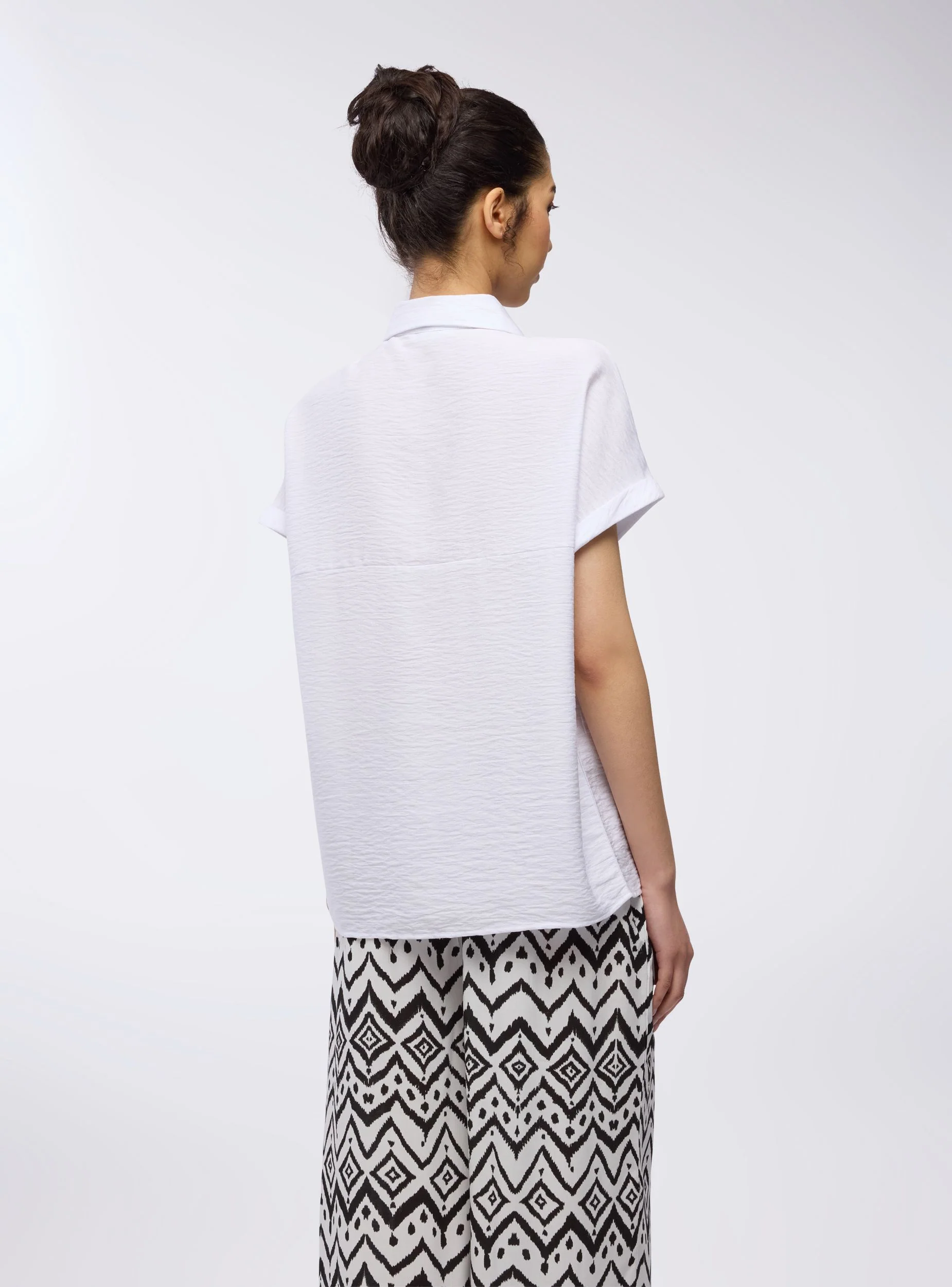 Camicia con maniche ad aletta tessuto leggero - Image 2
