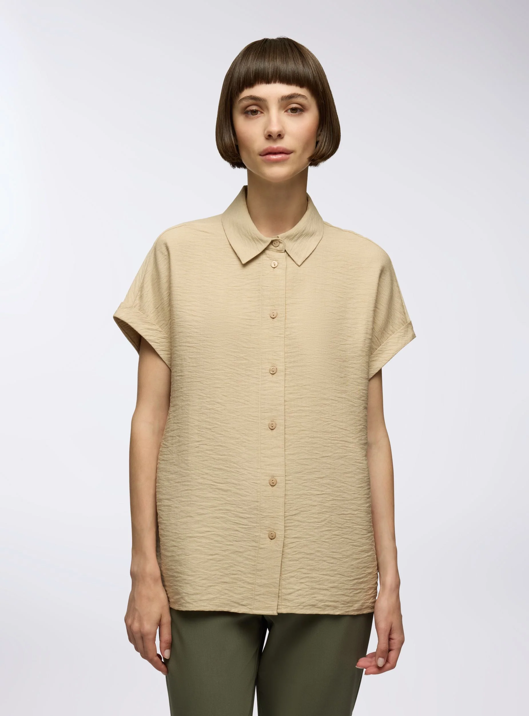 Camicia con maniche ad aletta tessuto leggero