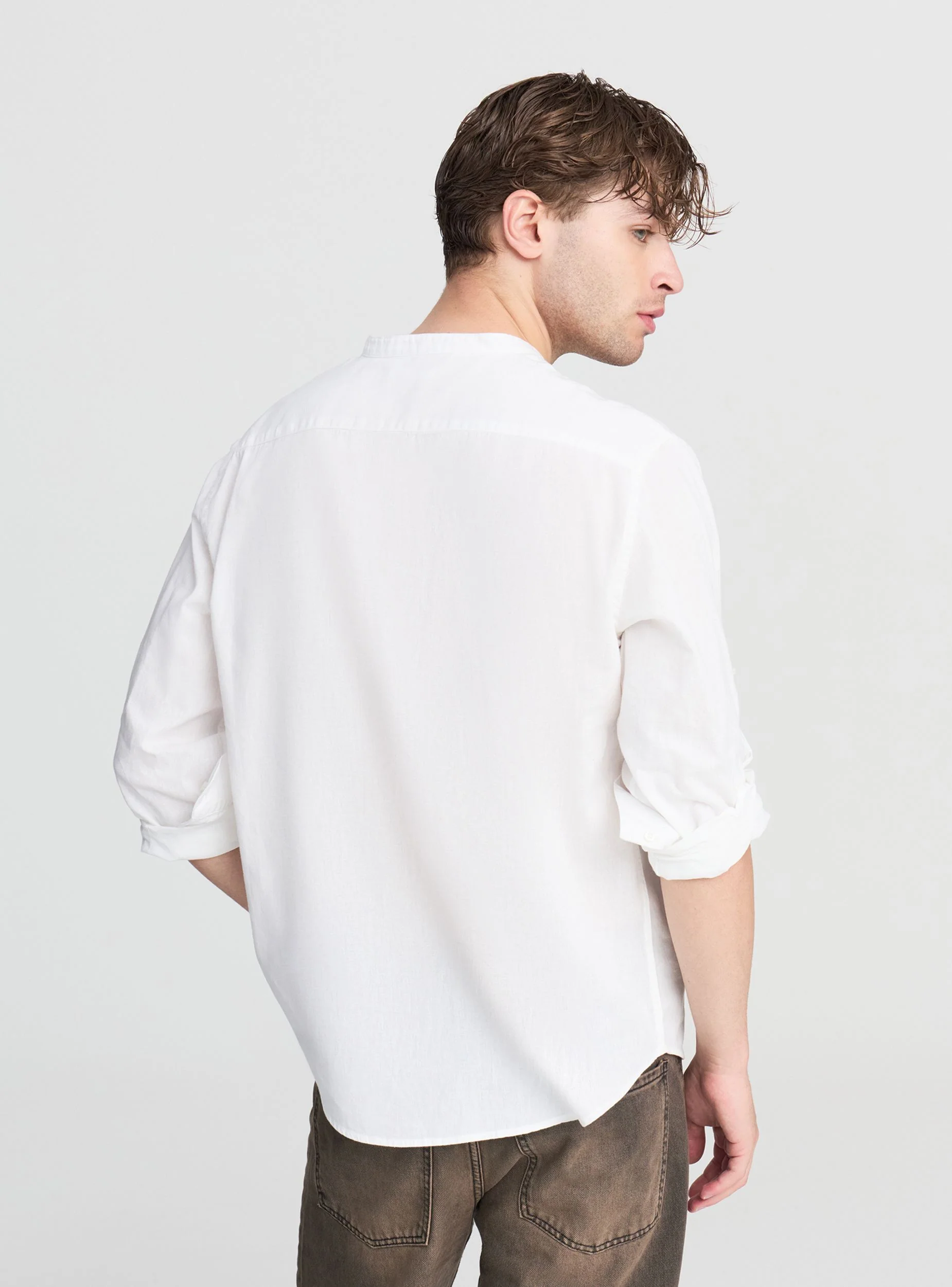Camicia coreana in misto lino con maniche roll-up - Image 2