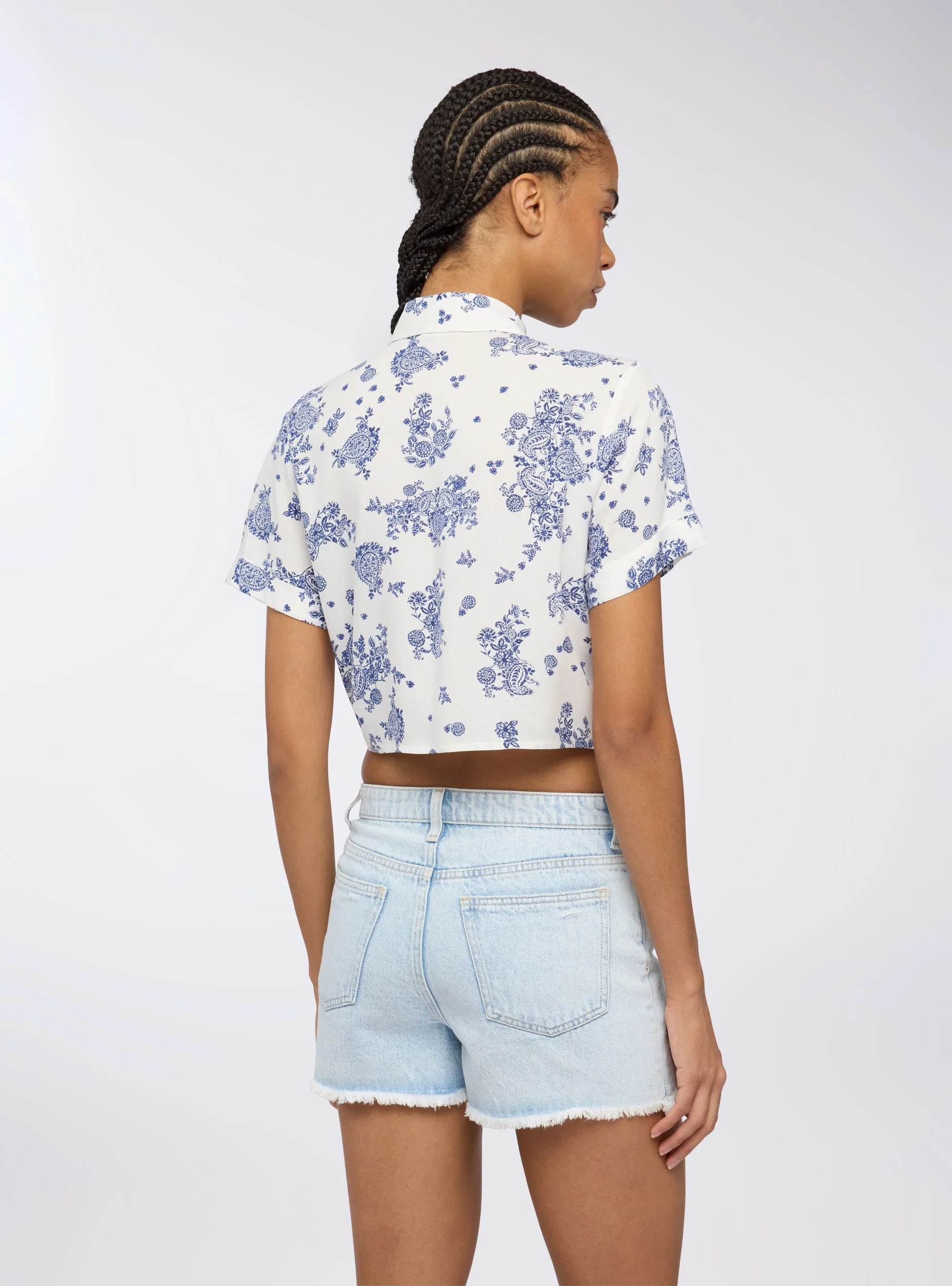 Camicia crop con nodo a fantasia - Image 3