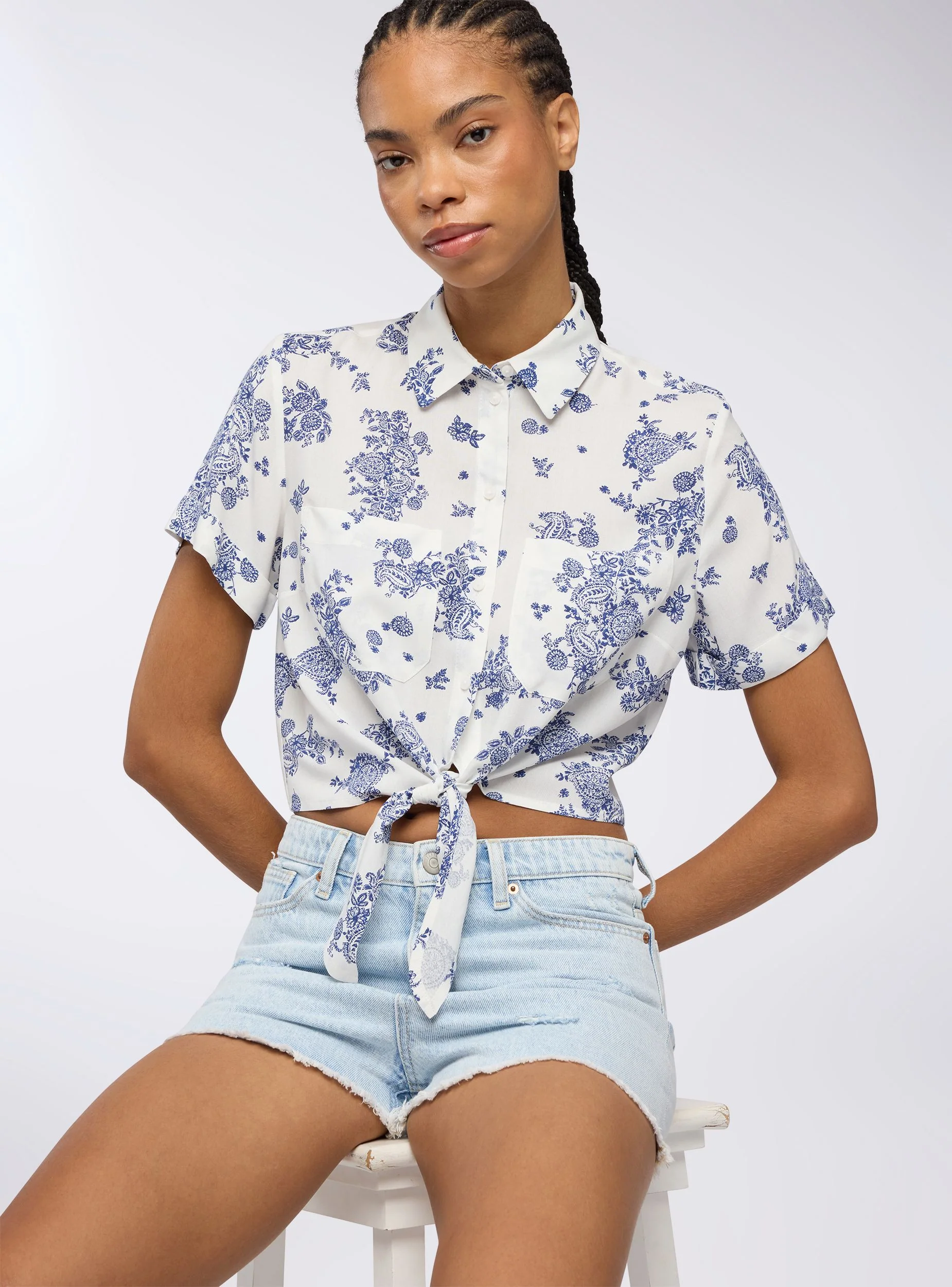 Camicia crop con nodo a fantasia - Image 4