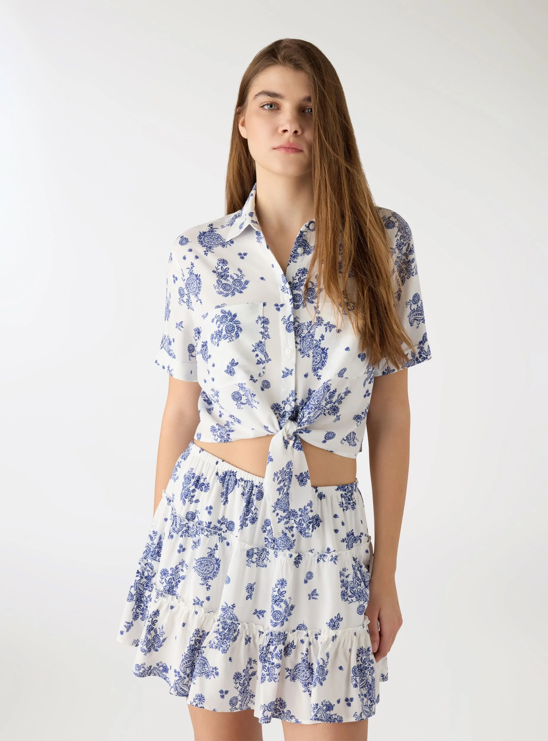 Camicia crop con nodo e stampa - Image 2