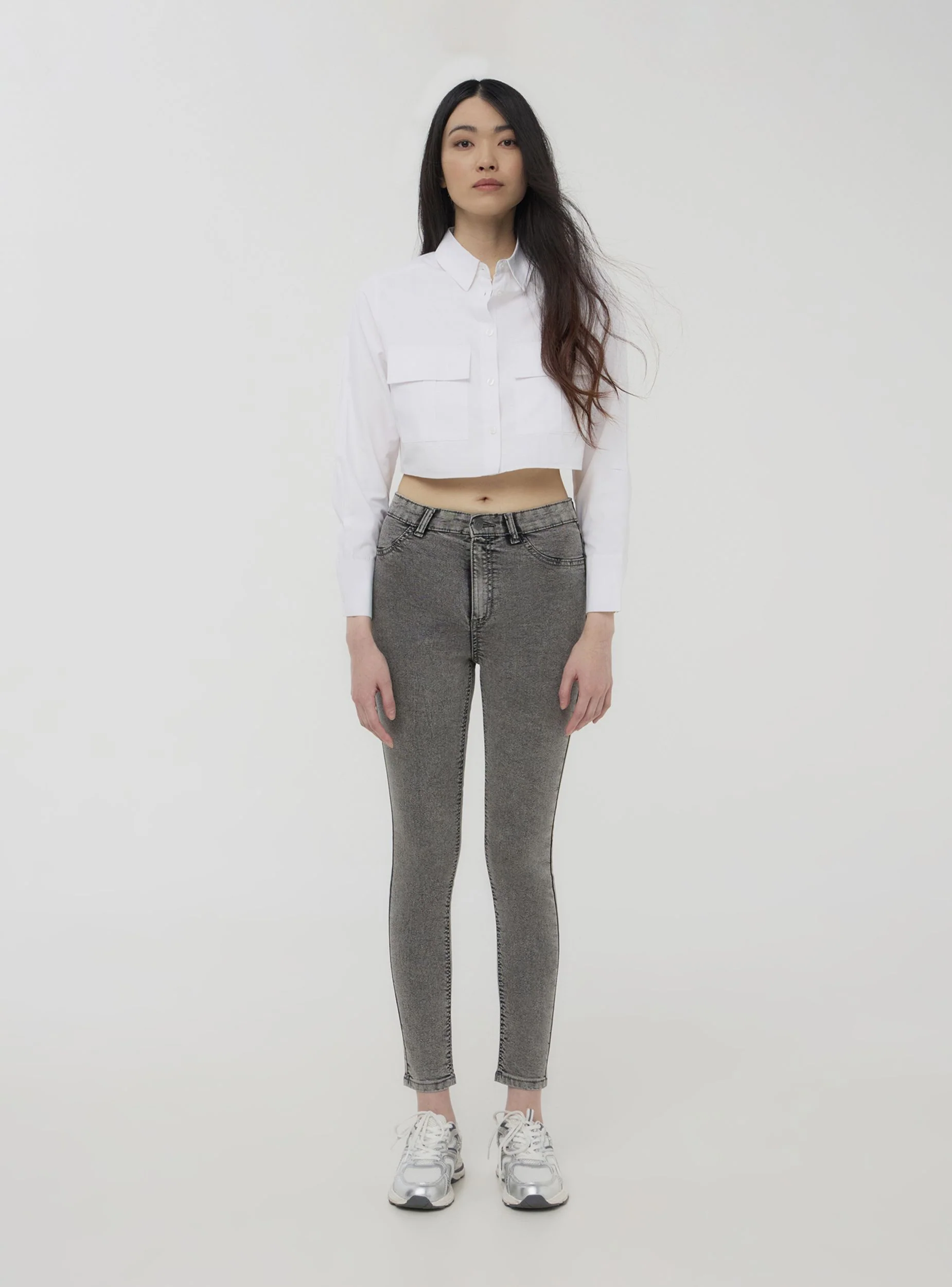 Camicia crop con tasche applicate - Image 2
