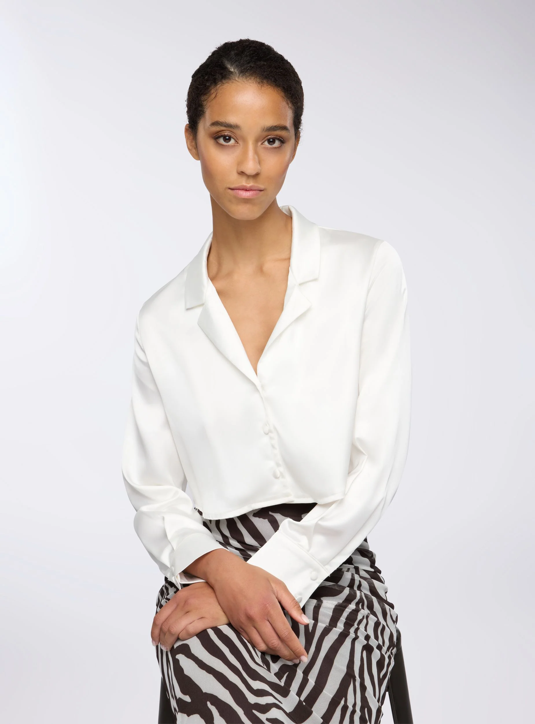 Camicia crop effetto raso - Image 2