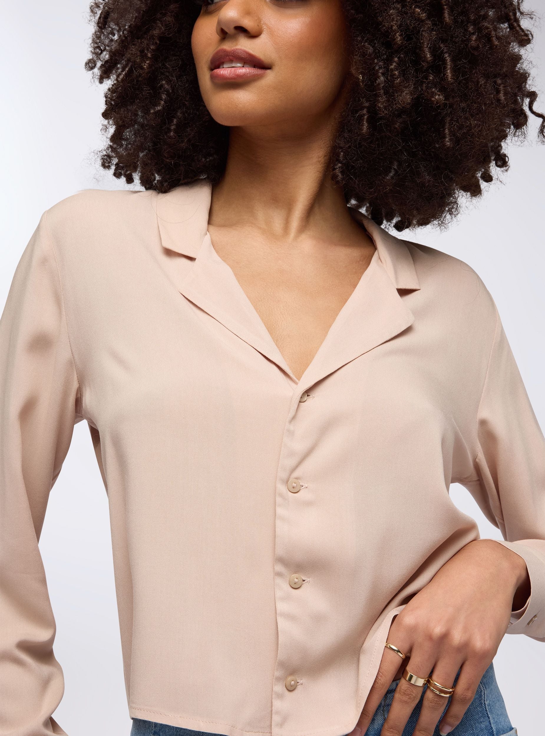 Camicia crop in viscosa con revers - Image 2