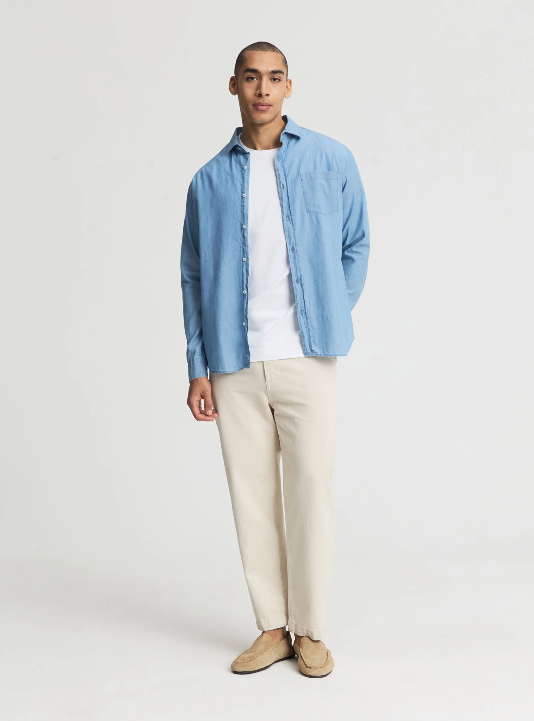 Camicia regular a tinta unita con taschino