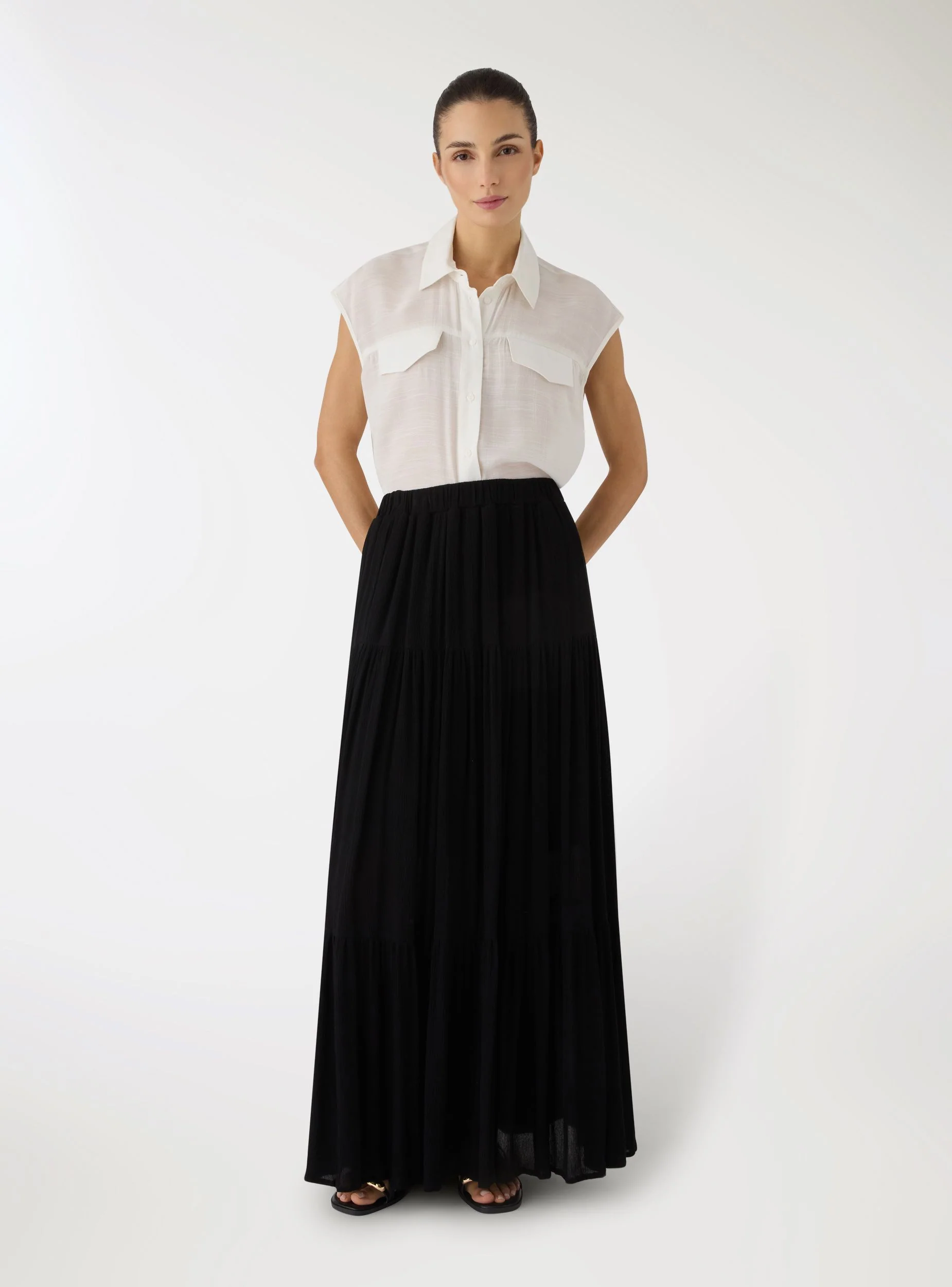 Camicia smanicata con nodo e taschini