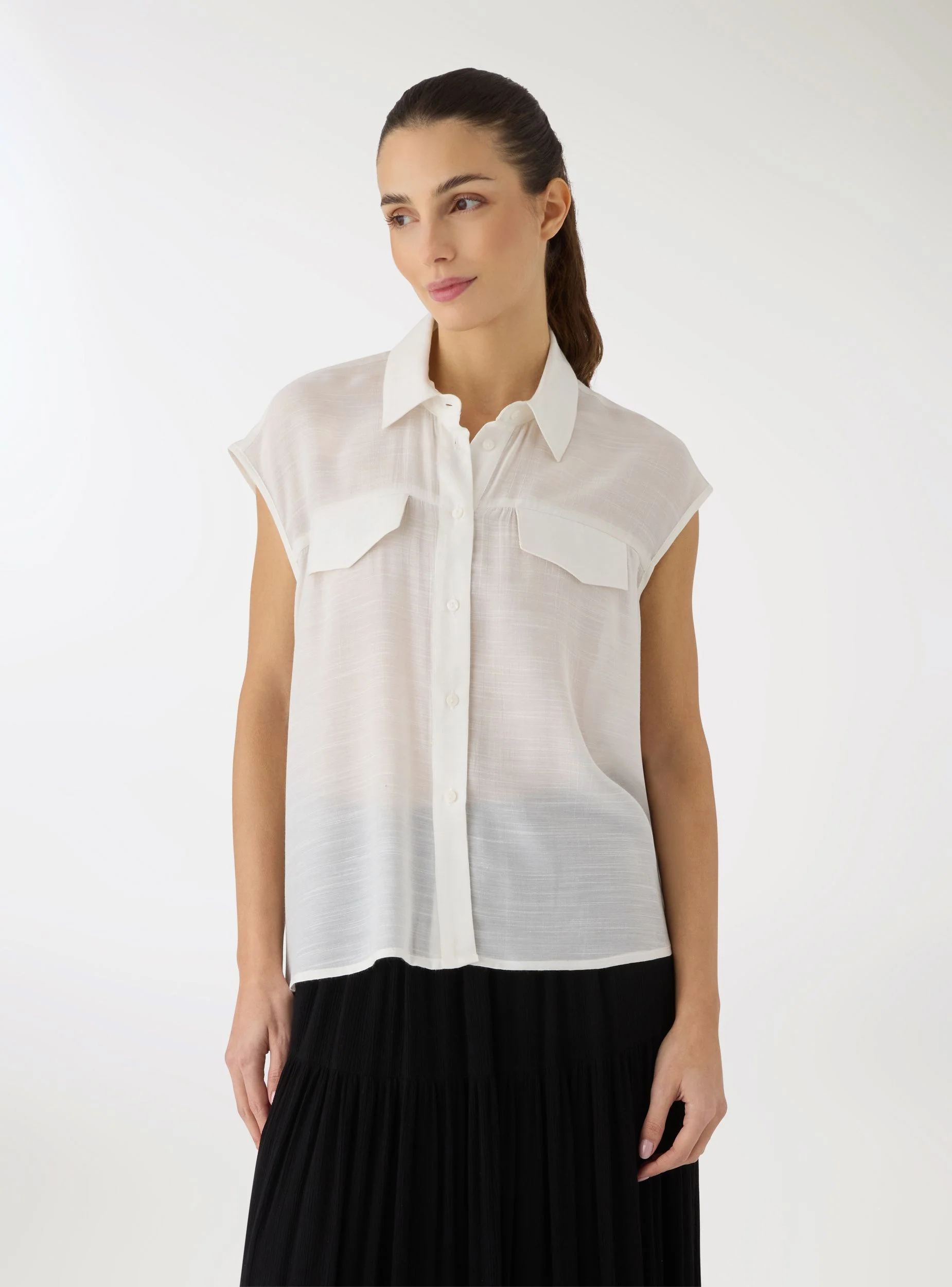 Camicia smanicata con nodo e taschini - Image 2