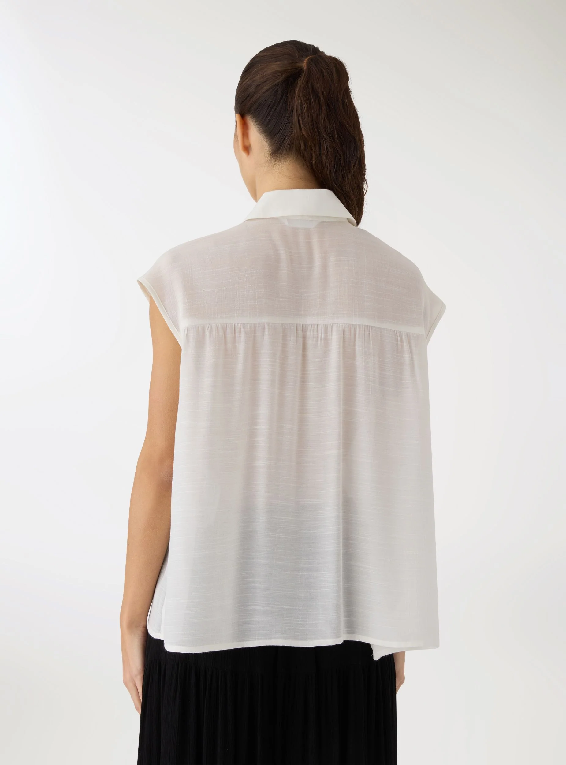 Camicia smanicata con nodo e taschini - Image 3