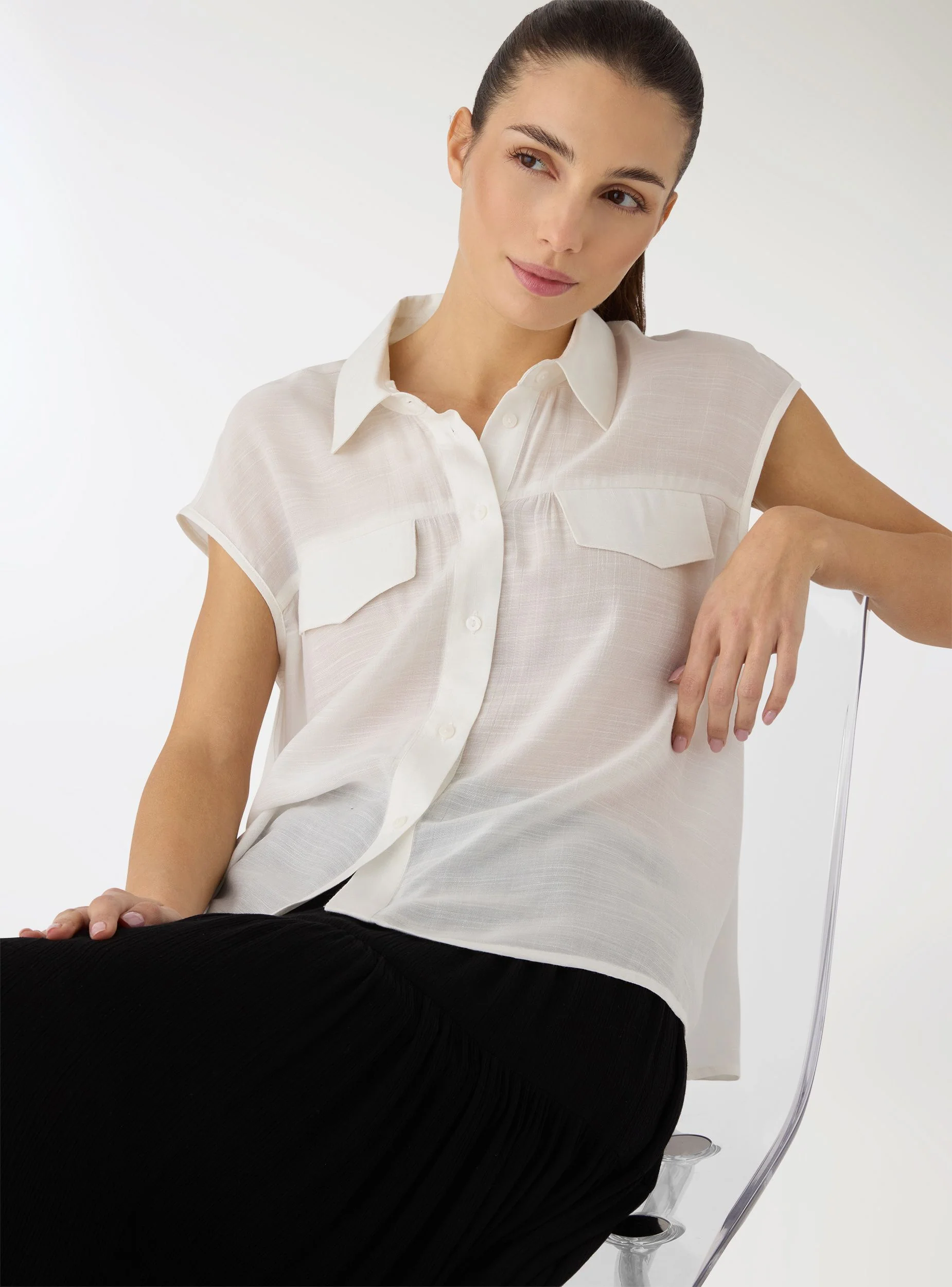 Camicia smanicata con nodo e taschini - Image 4
