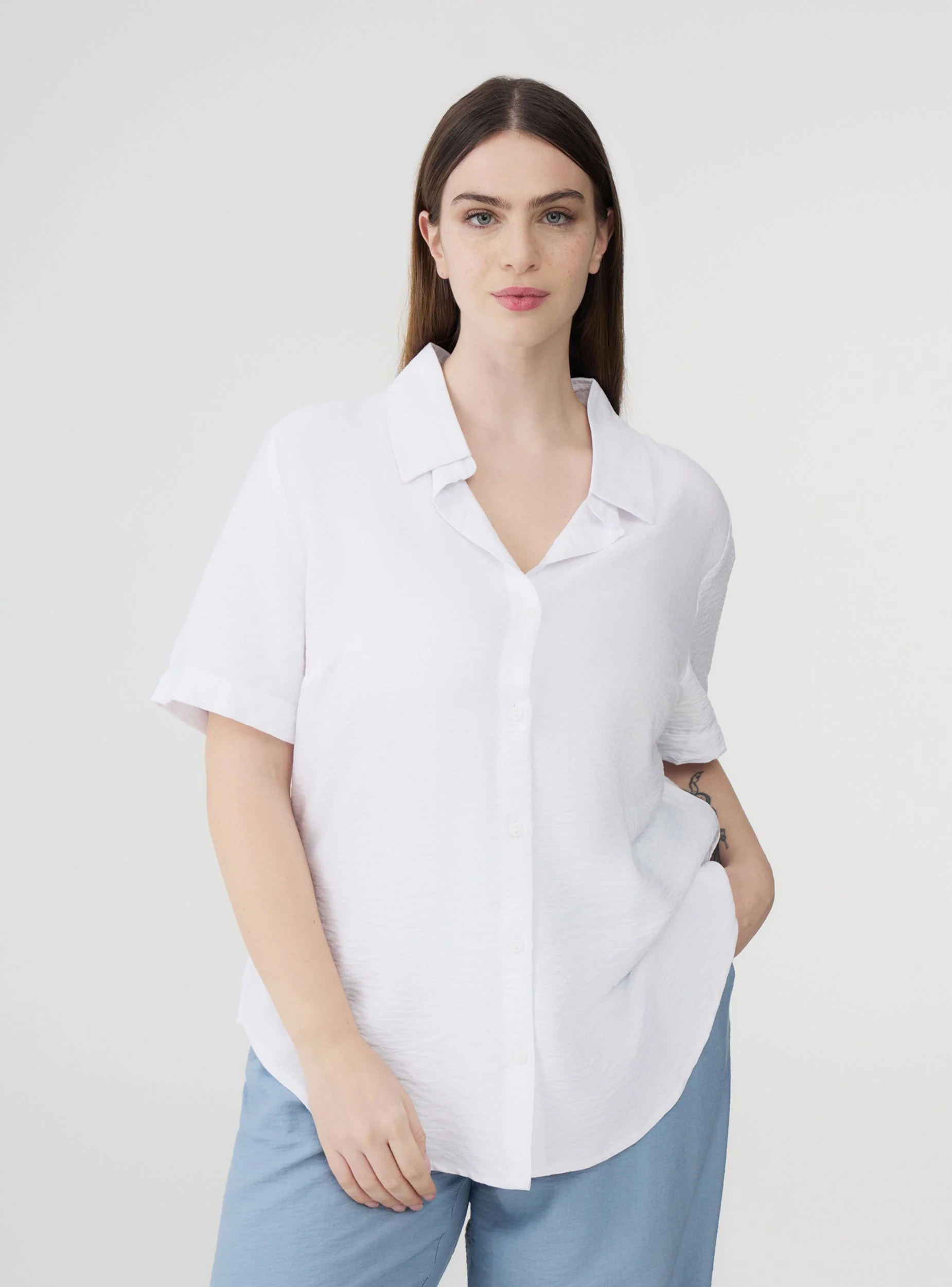 Camicia tinta unita tessuto leggero