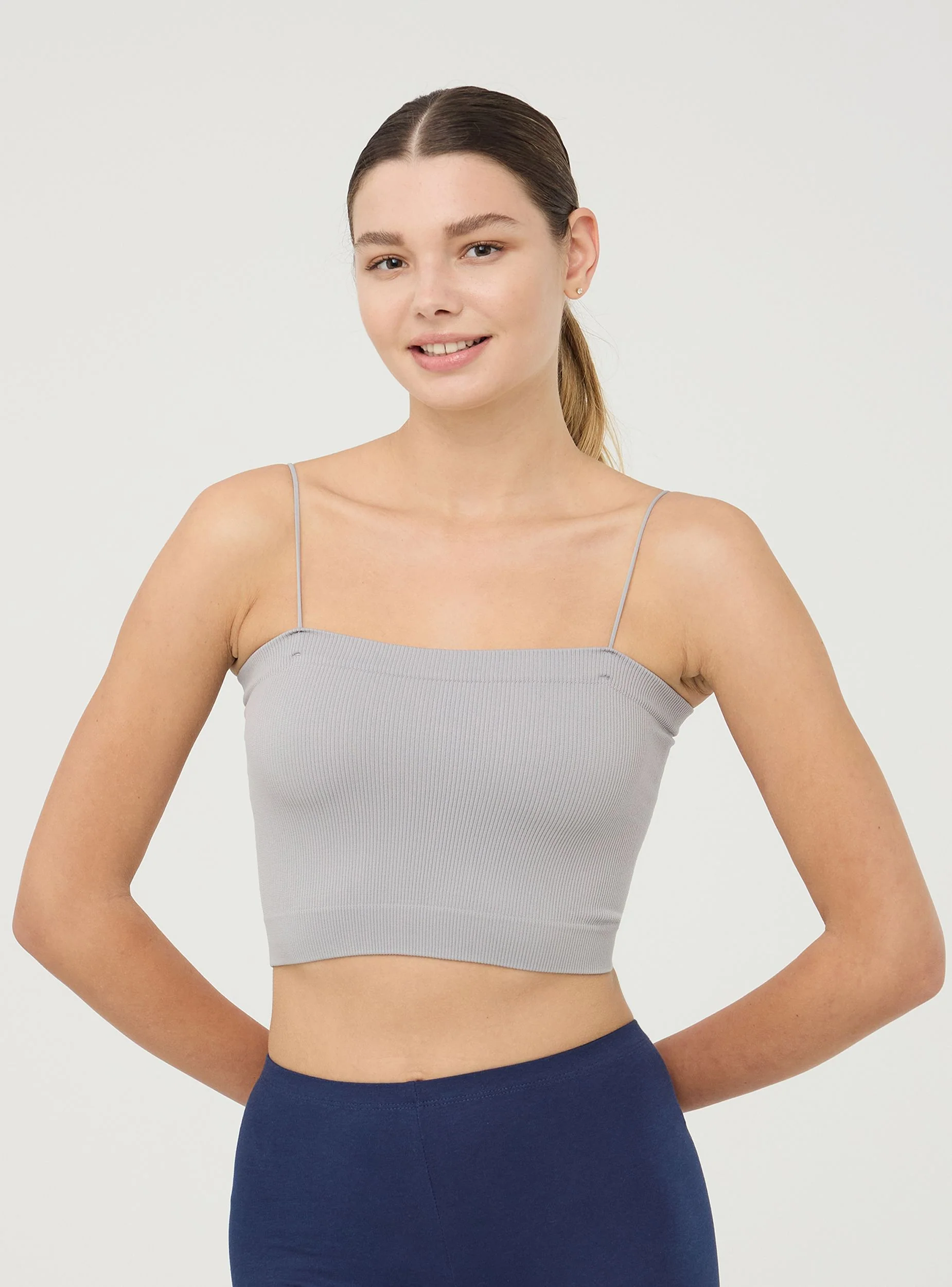 Canotta seamless a costine con spalline sottili