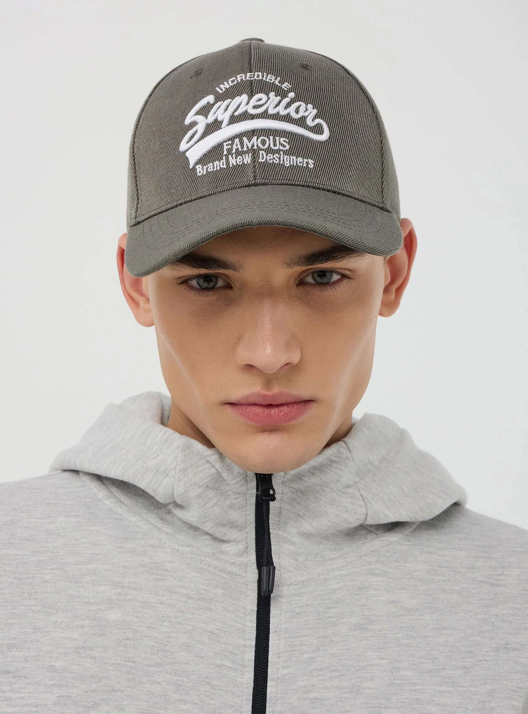 Cappellino baseball con scritta sportiva