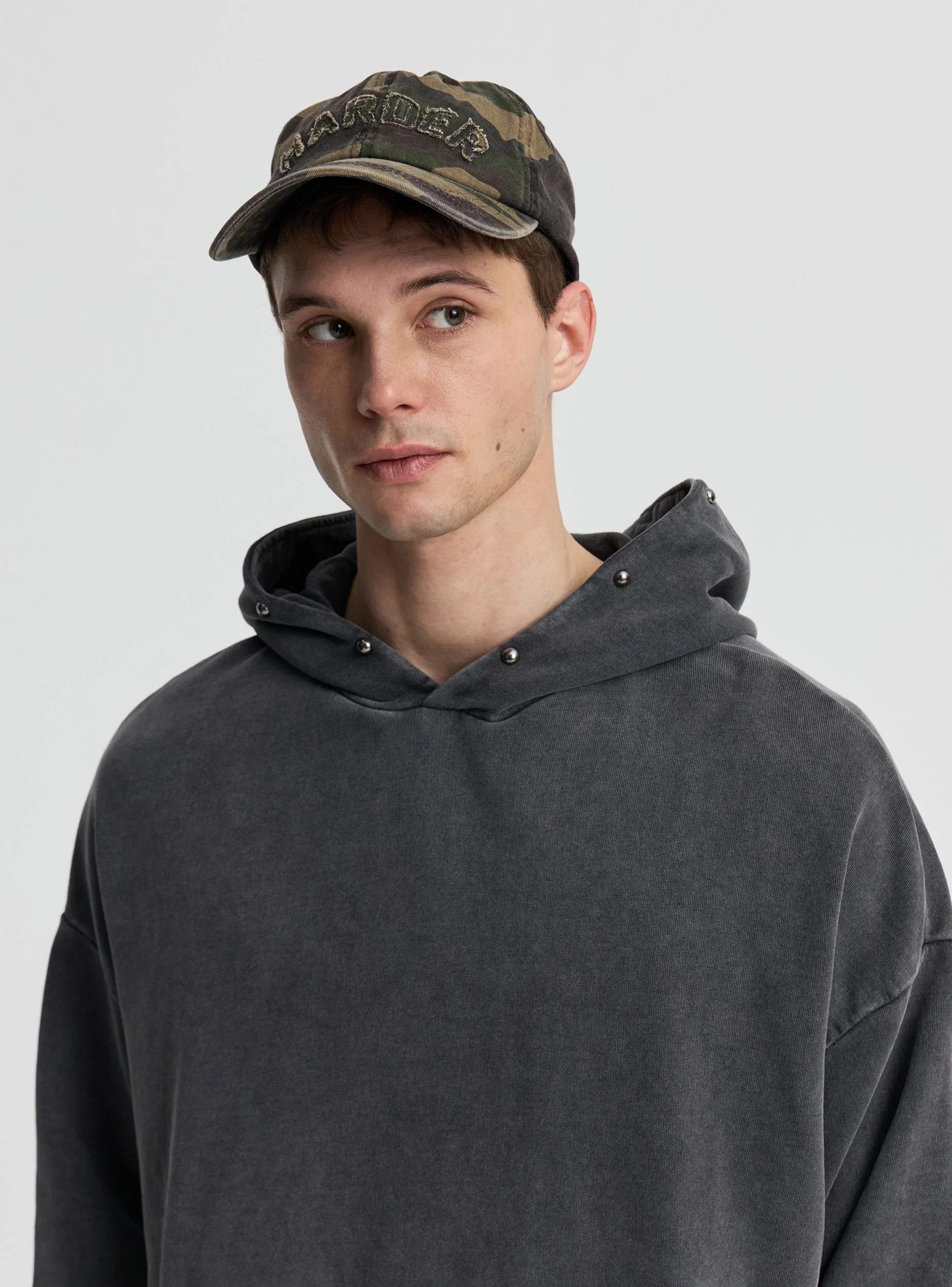 Cappellino baseball mimetico con ricamo
