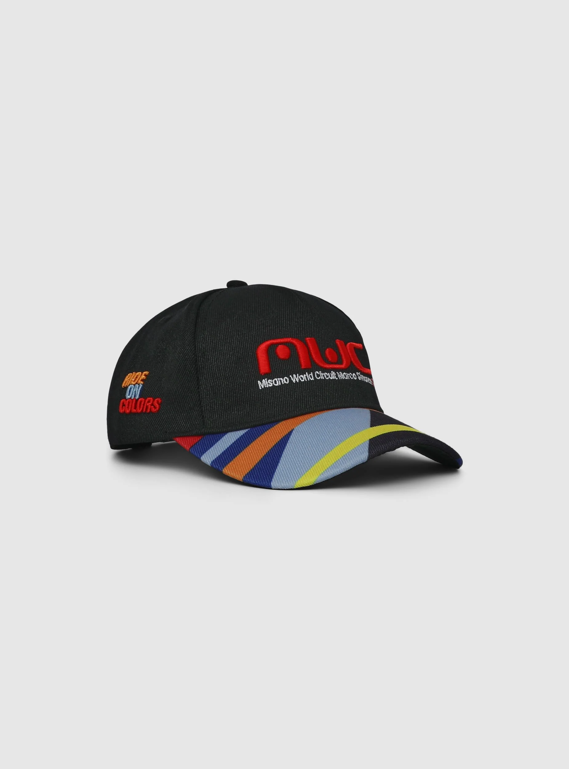 Cappellino con scritta MWC