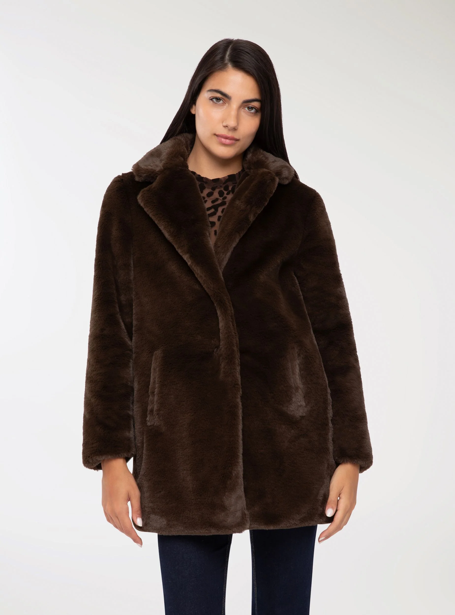 Cappotto in similpelliccia collo con revers - Image 3