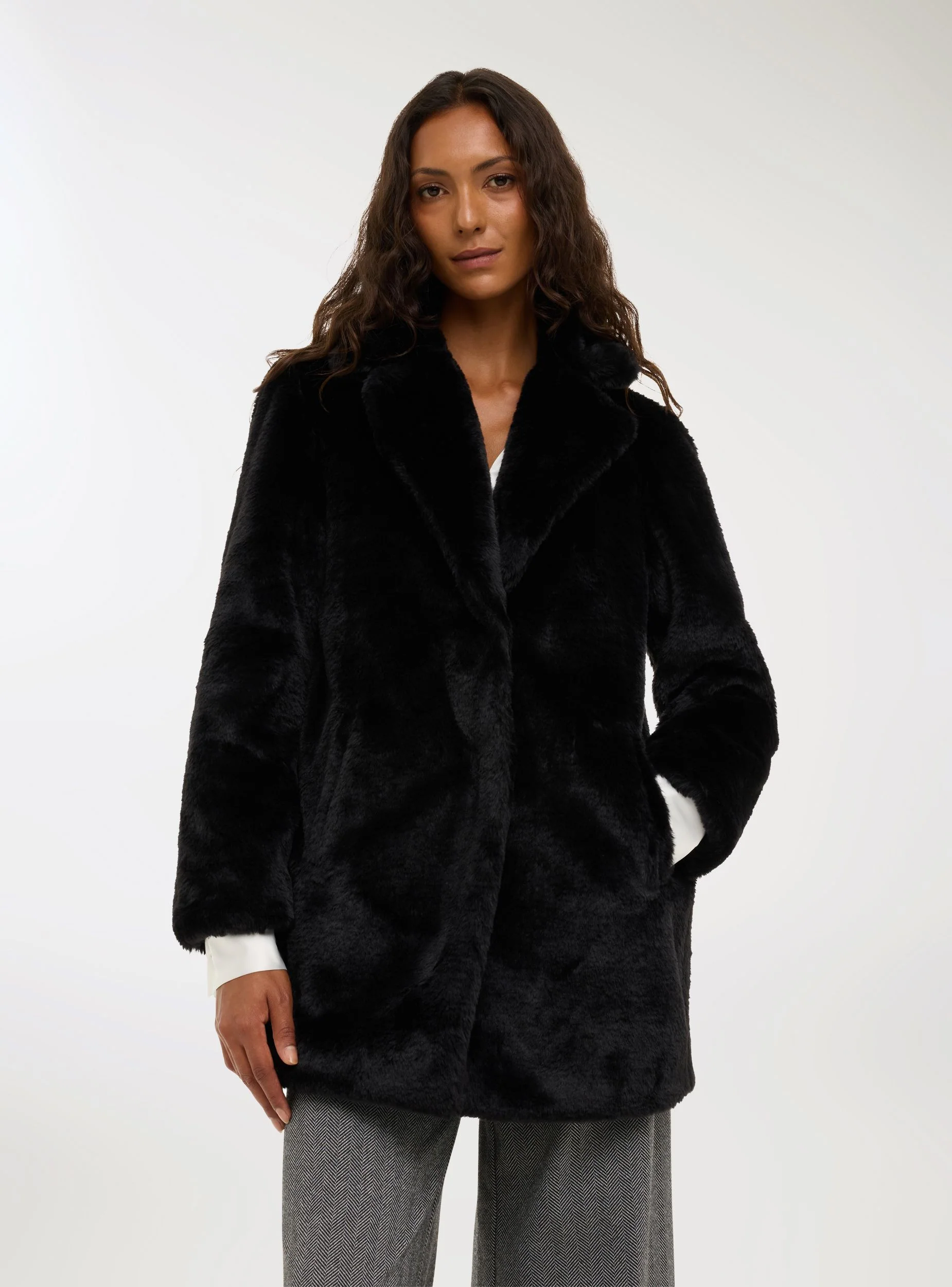 Cappotto in similpelliccia collo con revers - Image 3
