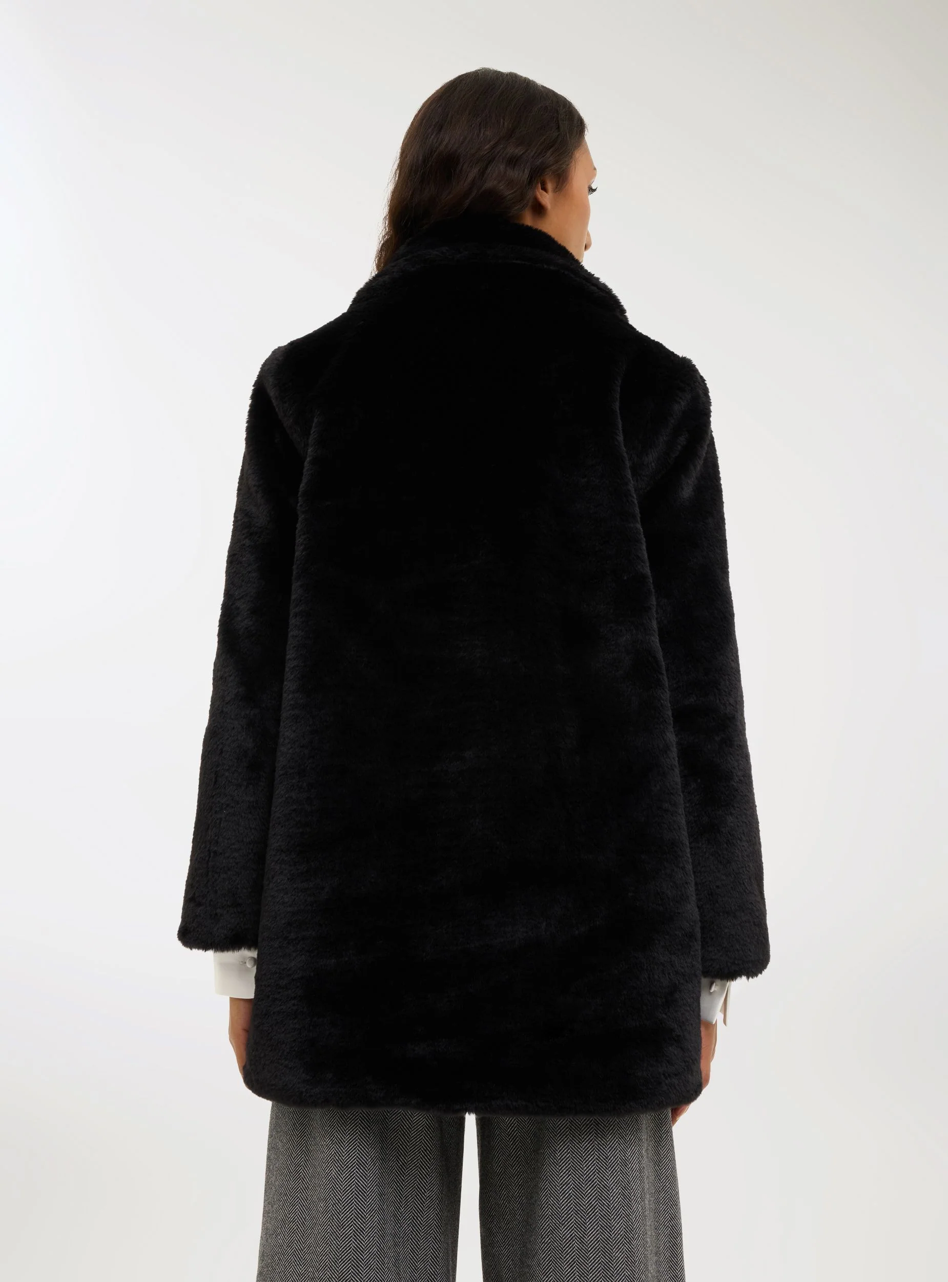 Cappotto in similpelliccia collo con revers - Image 4