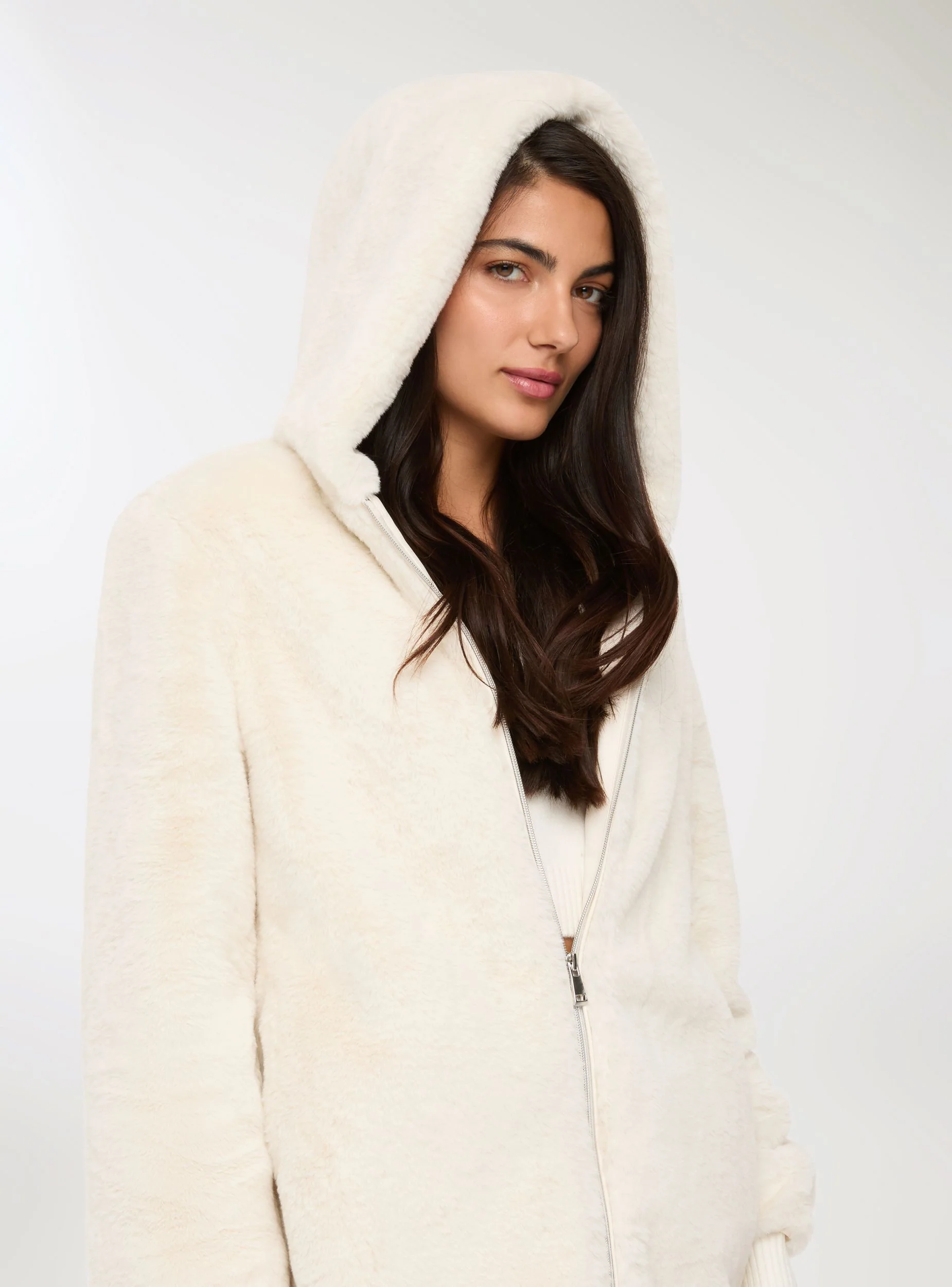 Cappotto in similpelliccia con cappuccio - Image 2