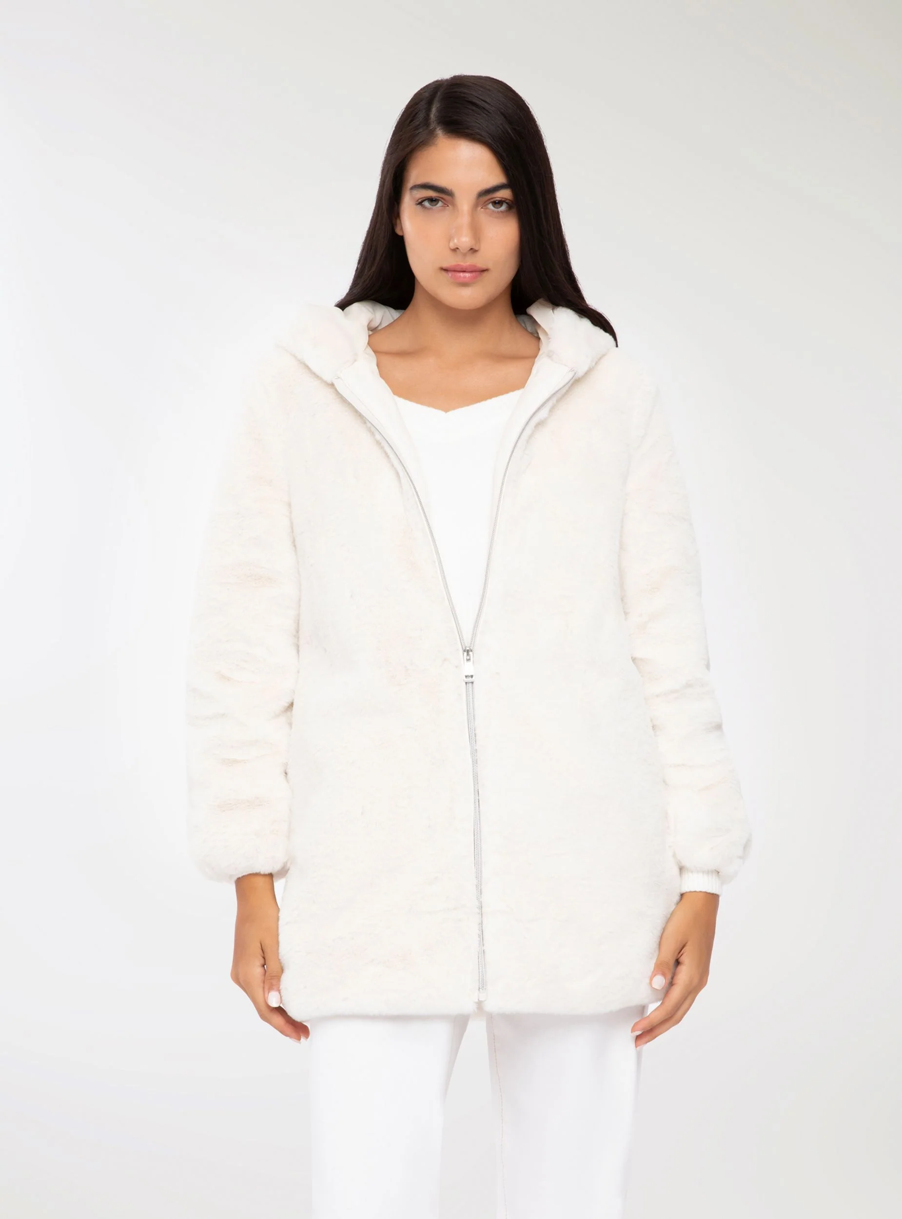 Cappotto in similpelliccia con cappuccio - Image 4