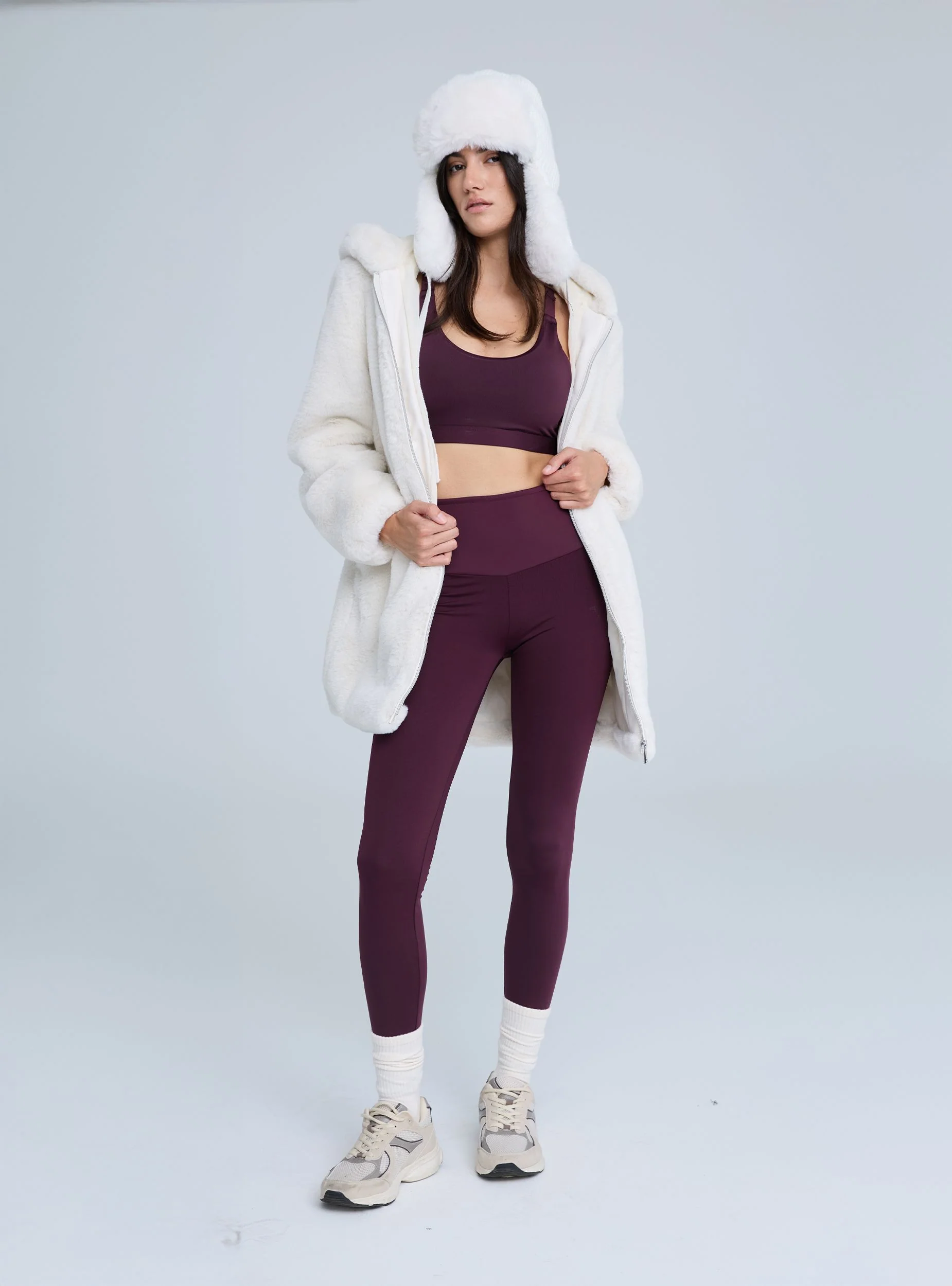 Cappotto in similpelliccia con cappuccio - Image 5