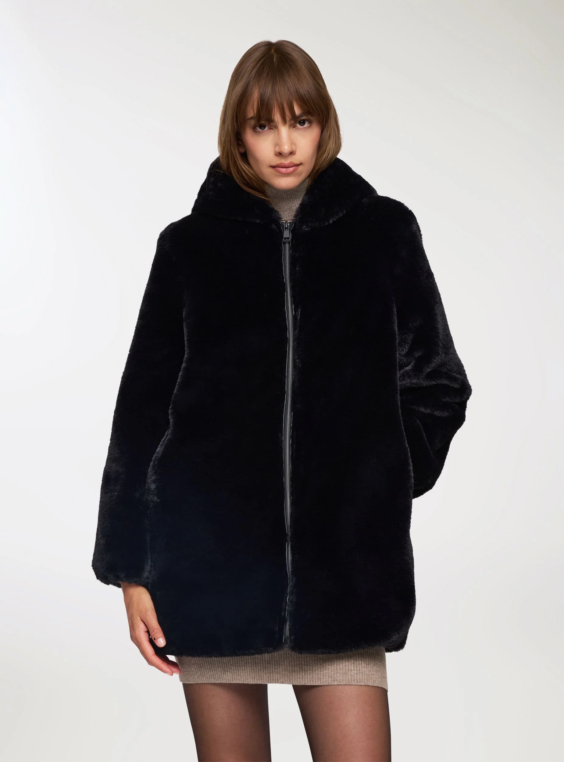 Cappotto in similpelliccia con cappuccio - Image 2